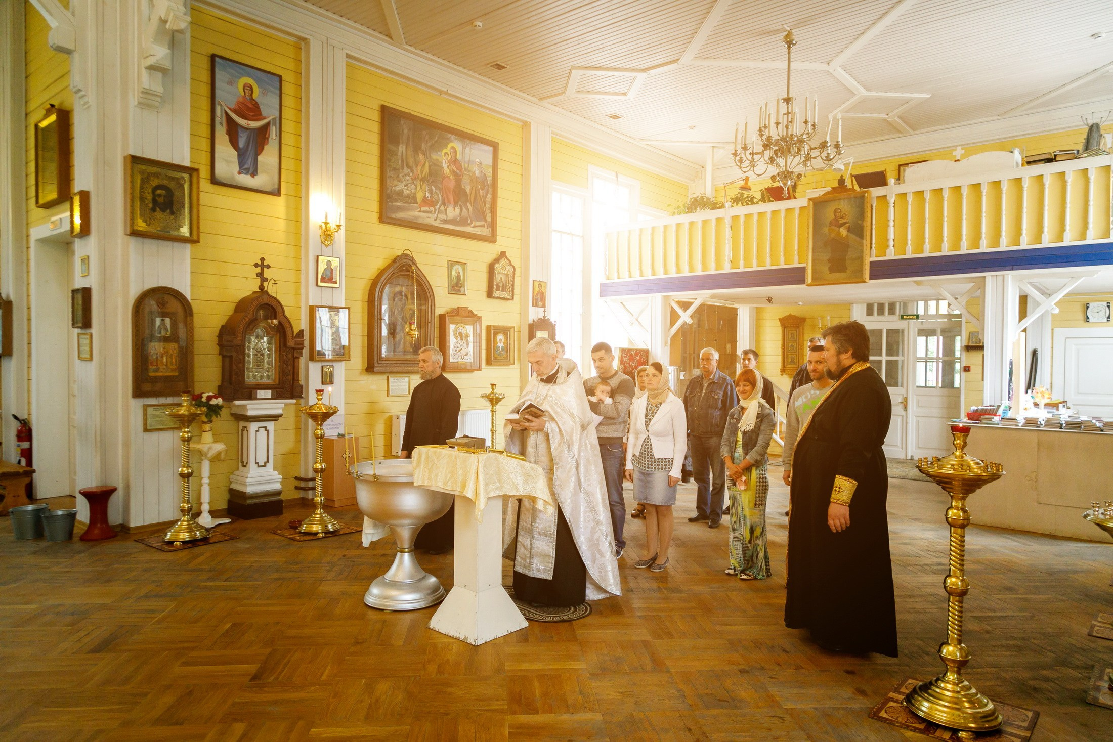 крещение ребенка Вырица храм Петра и Павла, где покрестить в Вырице лен области, крещение малыша, фотограф на крещение, сколько стоит индивидуальное крещение, цена крещения