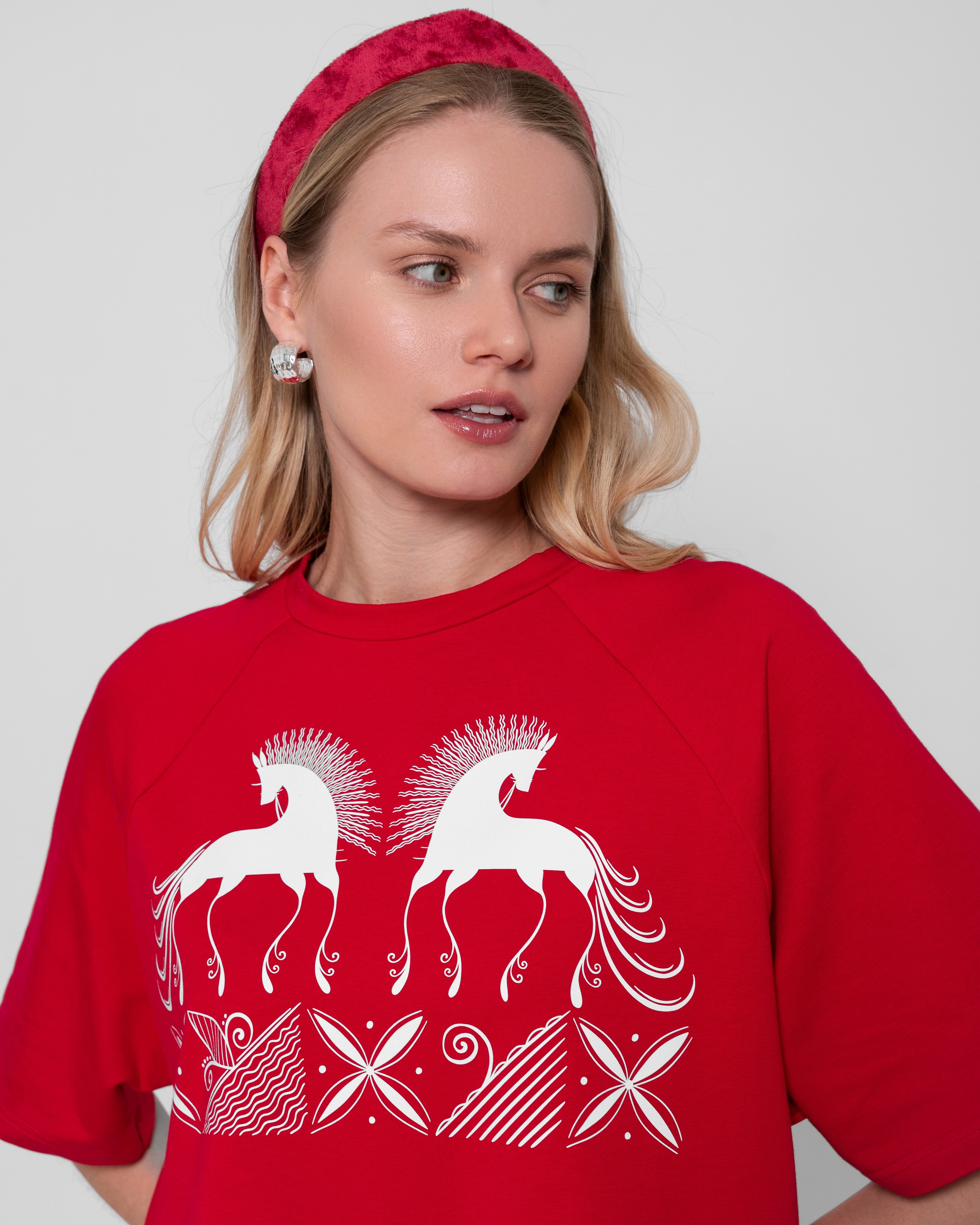 Красная нить (каталог). Фотограф Москва Виктория Вишневская актерское / модельное портфолио