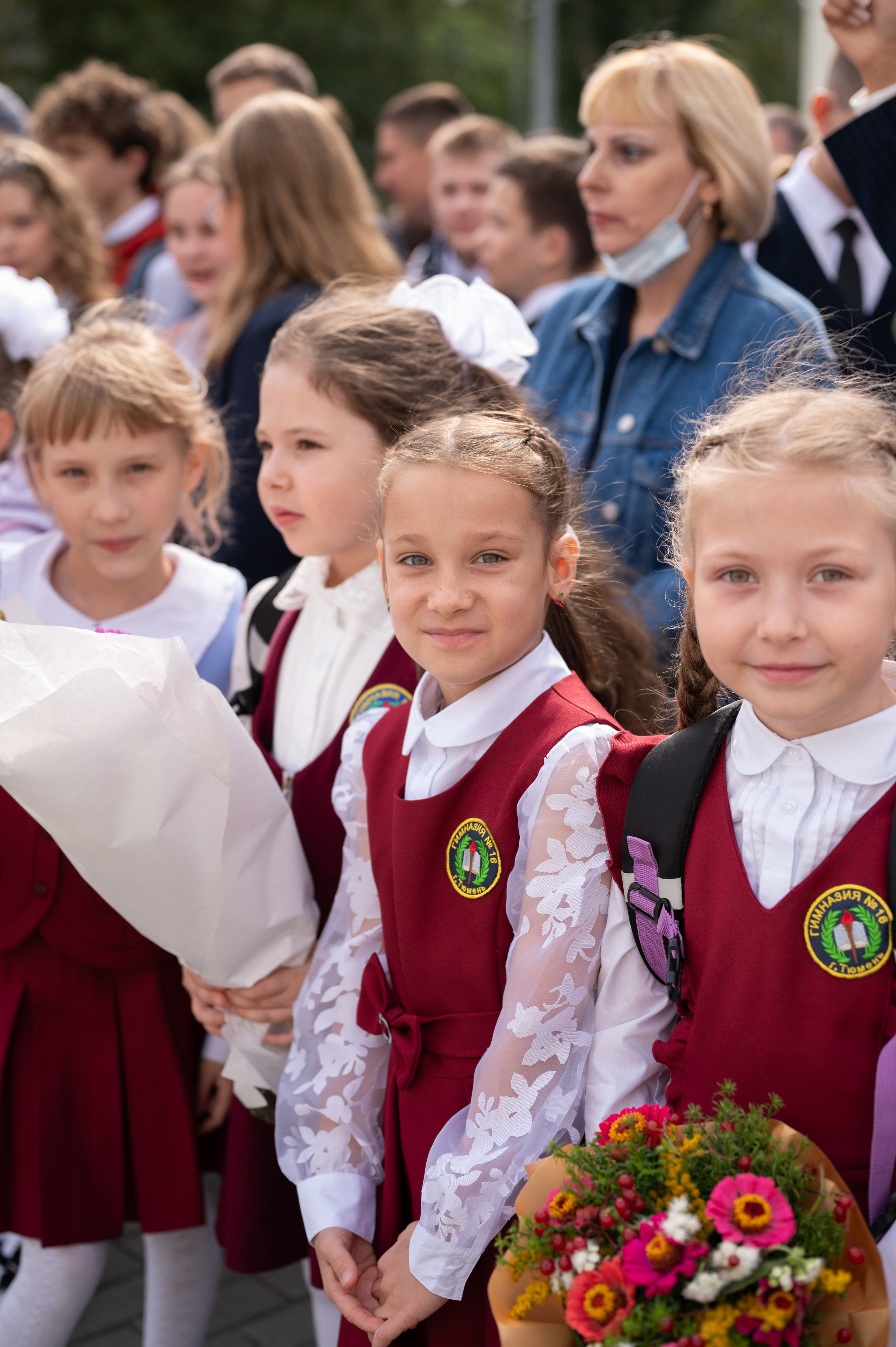 1 сентября 16 гимназия 2 класс (линейка + в классе+ на улице). Фотограф новорожденных, семейный детский в Тюмени Татьяна Морозова