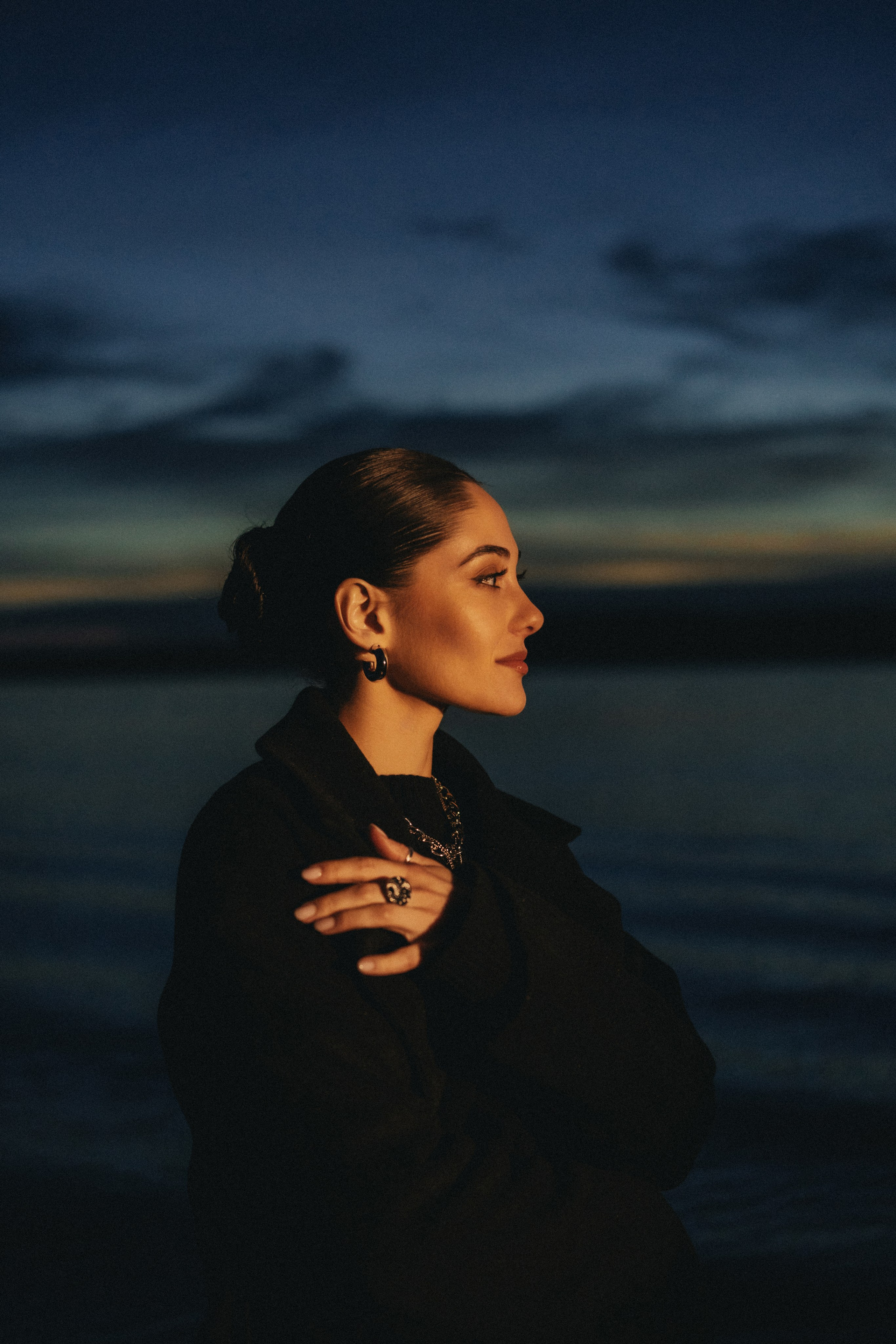 Юля | фотосессия на закате у воды. Портретный фотограф Москва