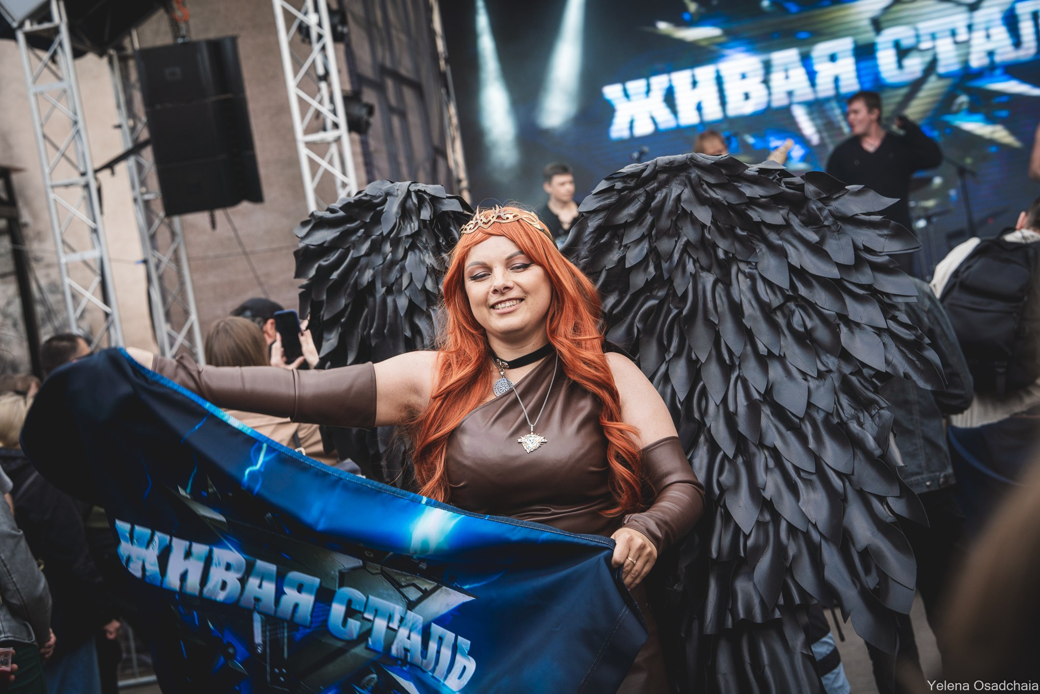 Живой 2025 — День 1. Елена Осадчая — фотографирую музыку на сцене и в жизни