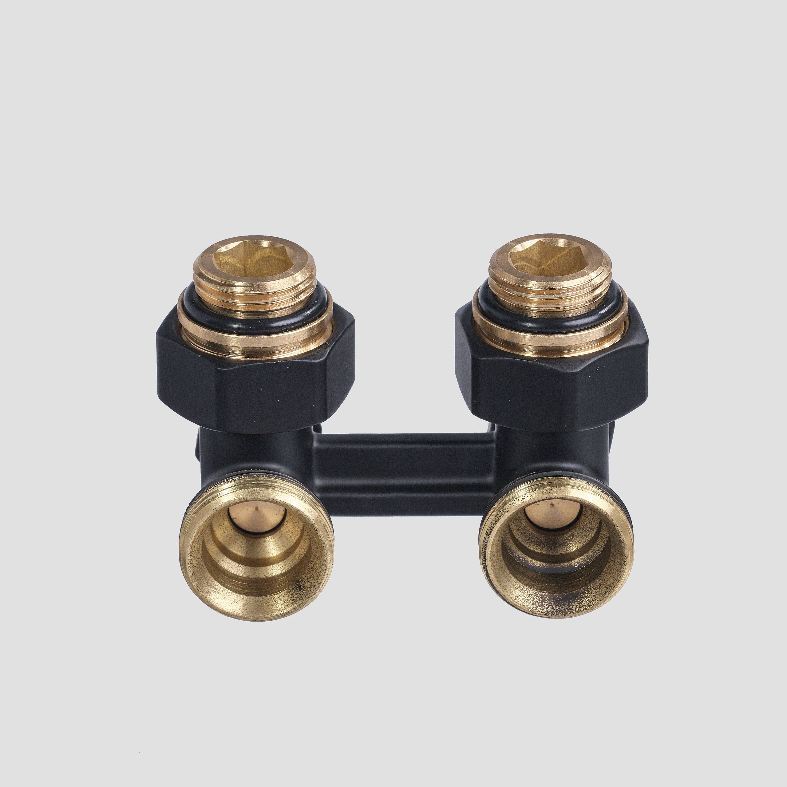 Предметные фотографии регуляторов и нагревателей для отопительных приборов