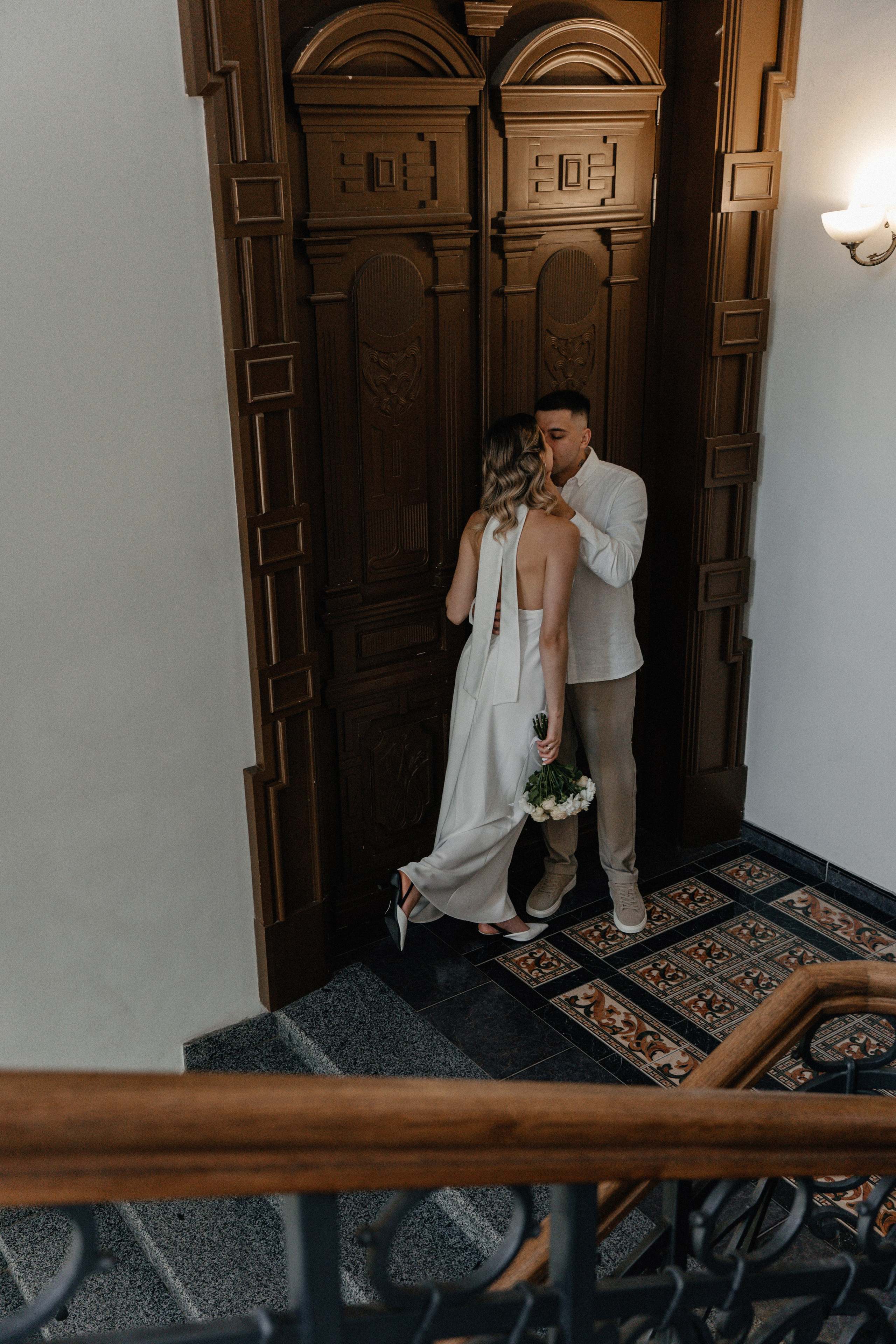 Любовь в одном знаменитом подъезде Минска. Ваш семейный фотограф в Минске — Вика Трегубова