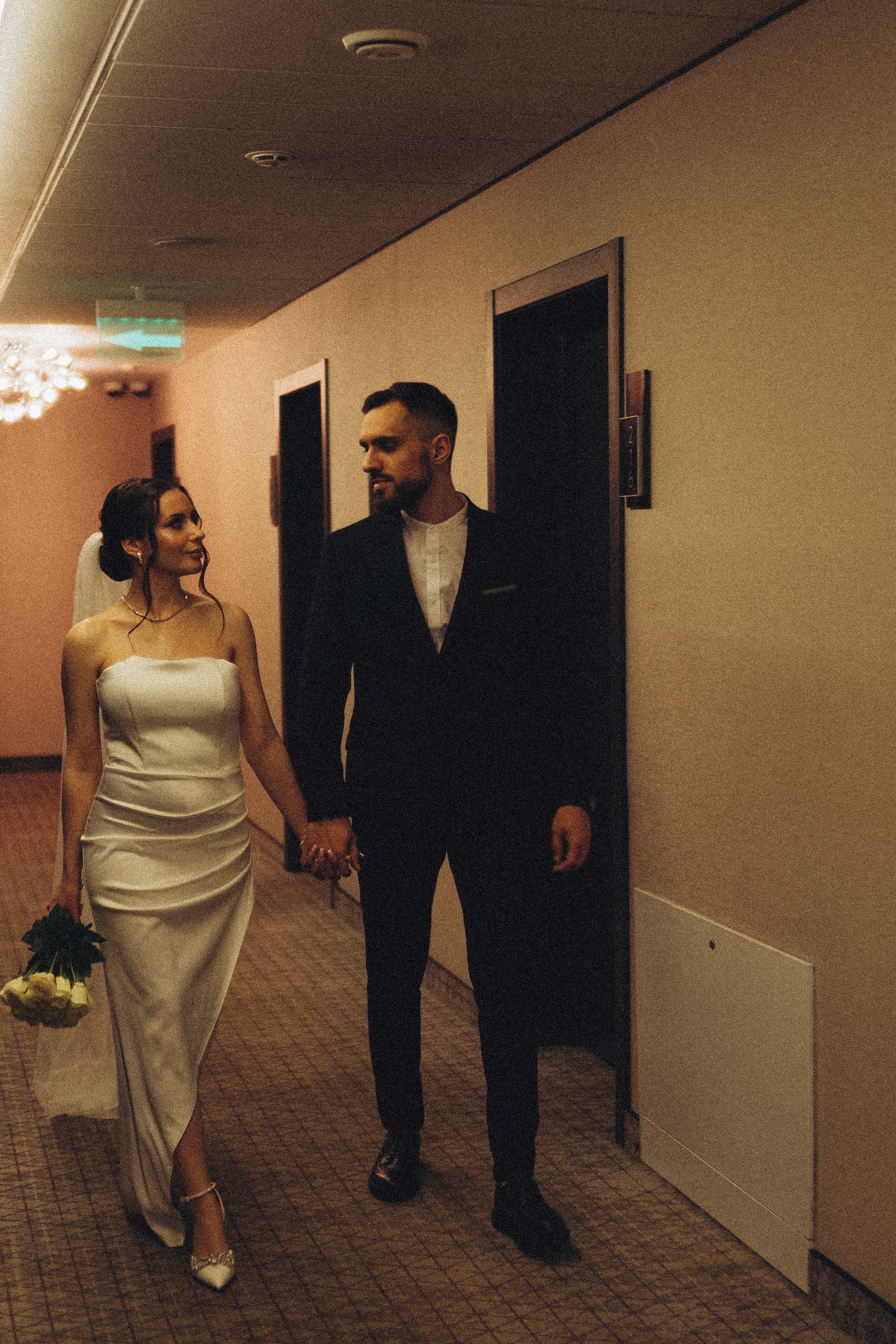 СВАДЕБНАЯ СЬЕМКА СБОРОВ ЖЕНИХА И НЕВЕСТЫ В ОТЕЛЕ И ТАКЖЕ ФОТОСЕССИИЯ В ОТЕЛЕЕ МЕГАПОЛИС БРЯНСК. Профессиональный фотограф, Санкт-Петербург — Виктория Богомолова