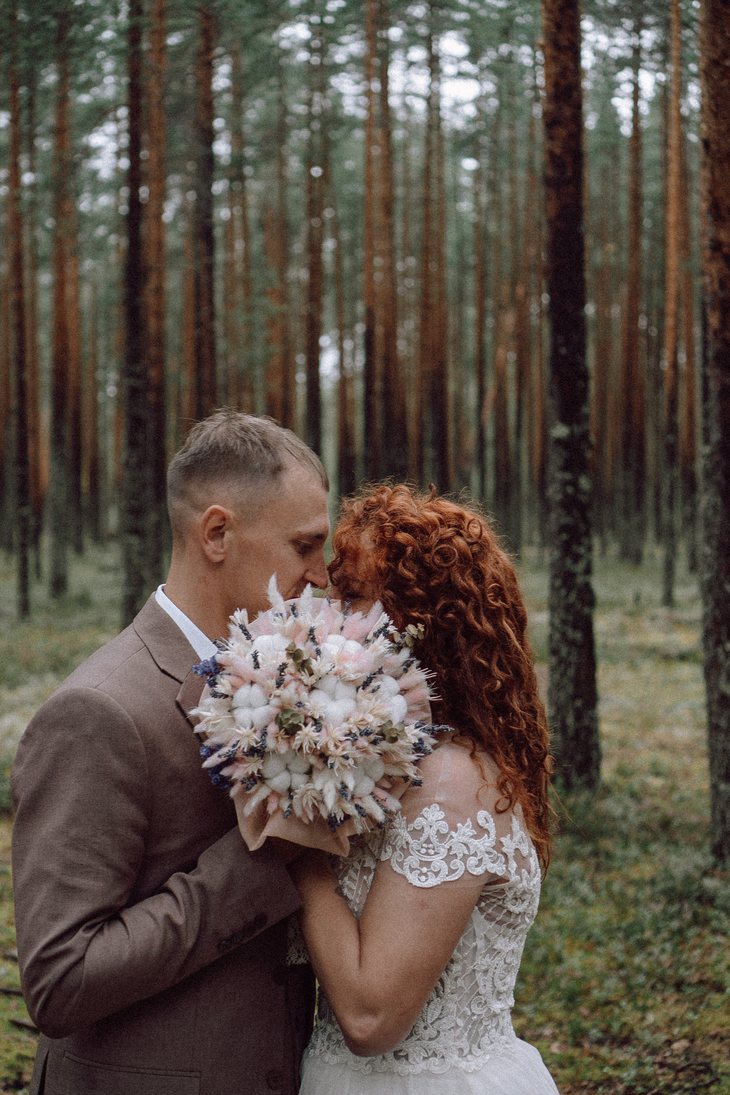 СВАДЕБНАЯ ФОТОСЕССИИЯ ПАРЫ В ГОРОДЕ ПРИОЗЕРСК В СОСНОВОМ ЛЕСУ И С ПИКАПОМ. Профессиональный фотограф, Санкт-Петербург — Виктория Богомолова
