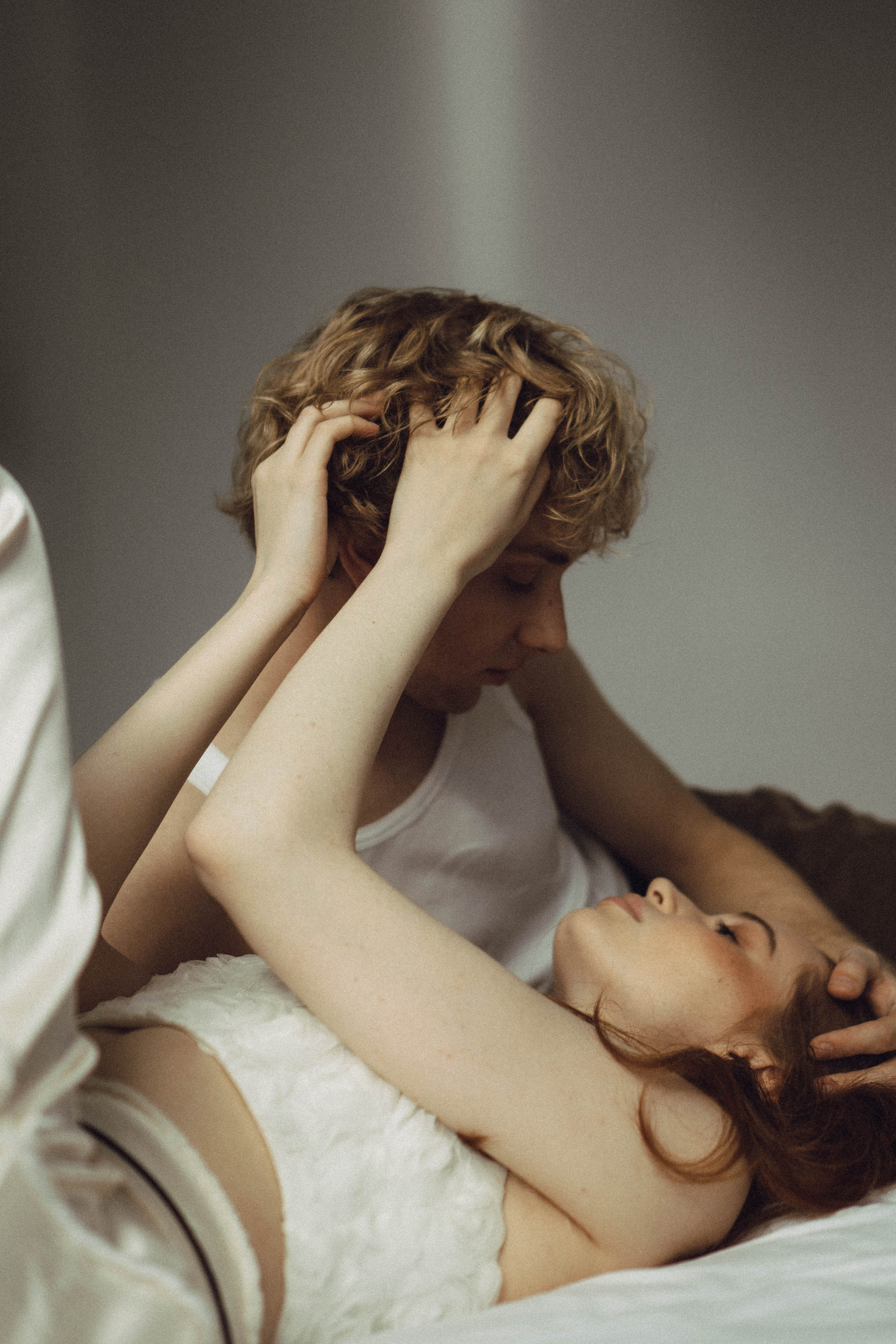 СВАДЕБНАЯ СЬЕМКА В ОТЕЛЕ. СБОРЫ ЖЕНИХА И НЕВЕСТЫ И ТАКЖЕ ТОР И ПОДГОТОВКА К ПРОГУЛКЕ. Профессиональный фотограф, Санкт-Петербург — Виктория Богомолова