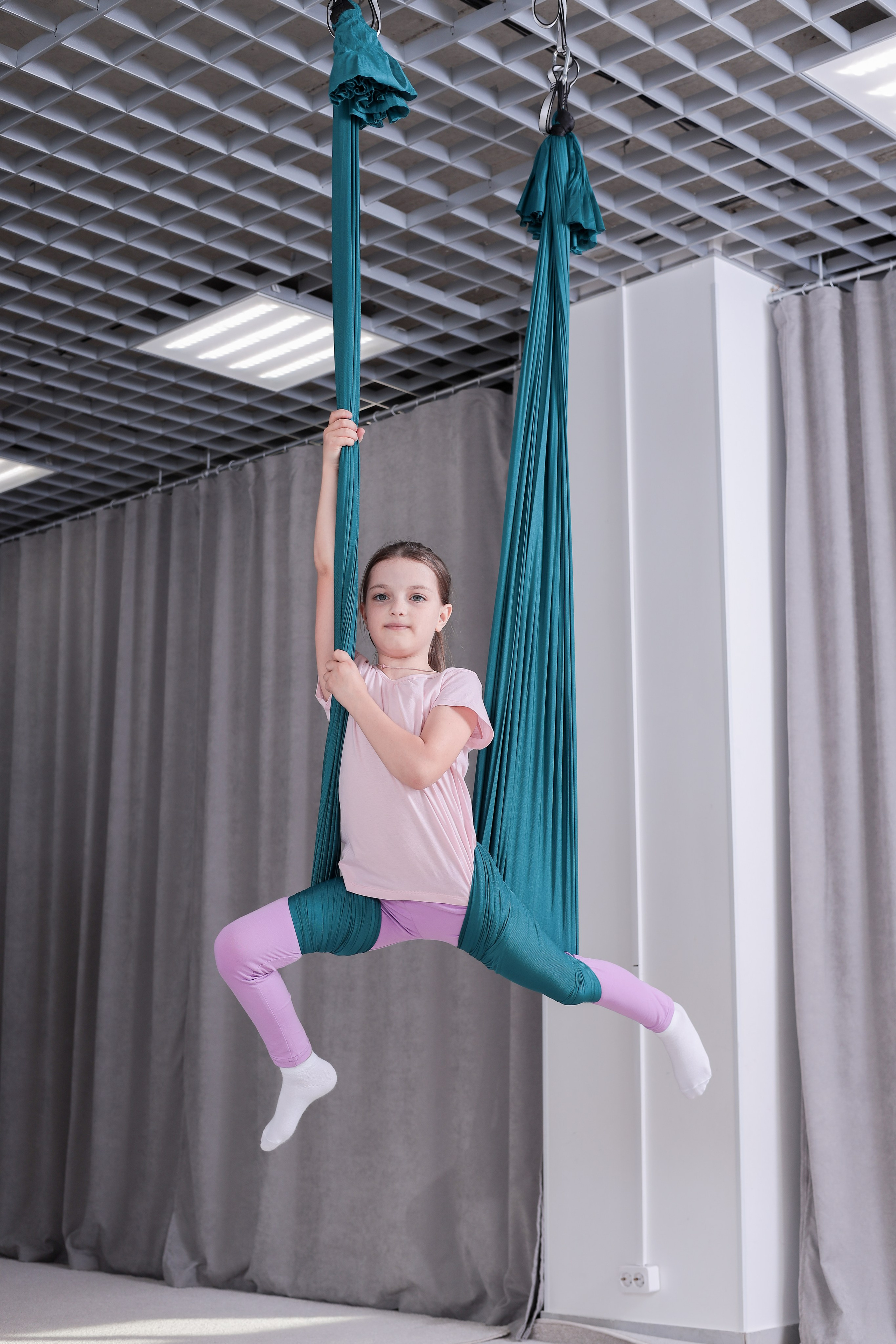 Детская аэройога. Фотограф Надршина Лилия