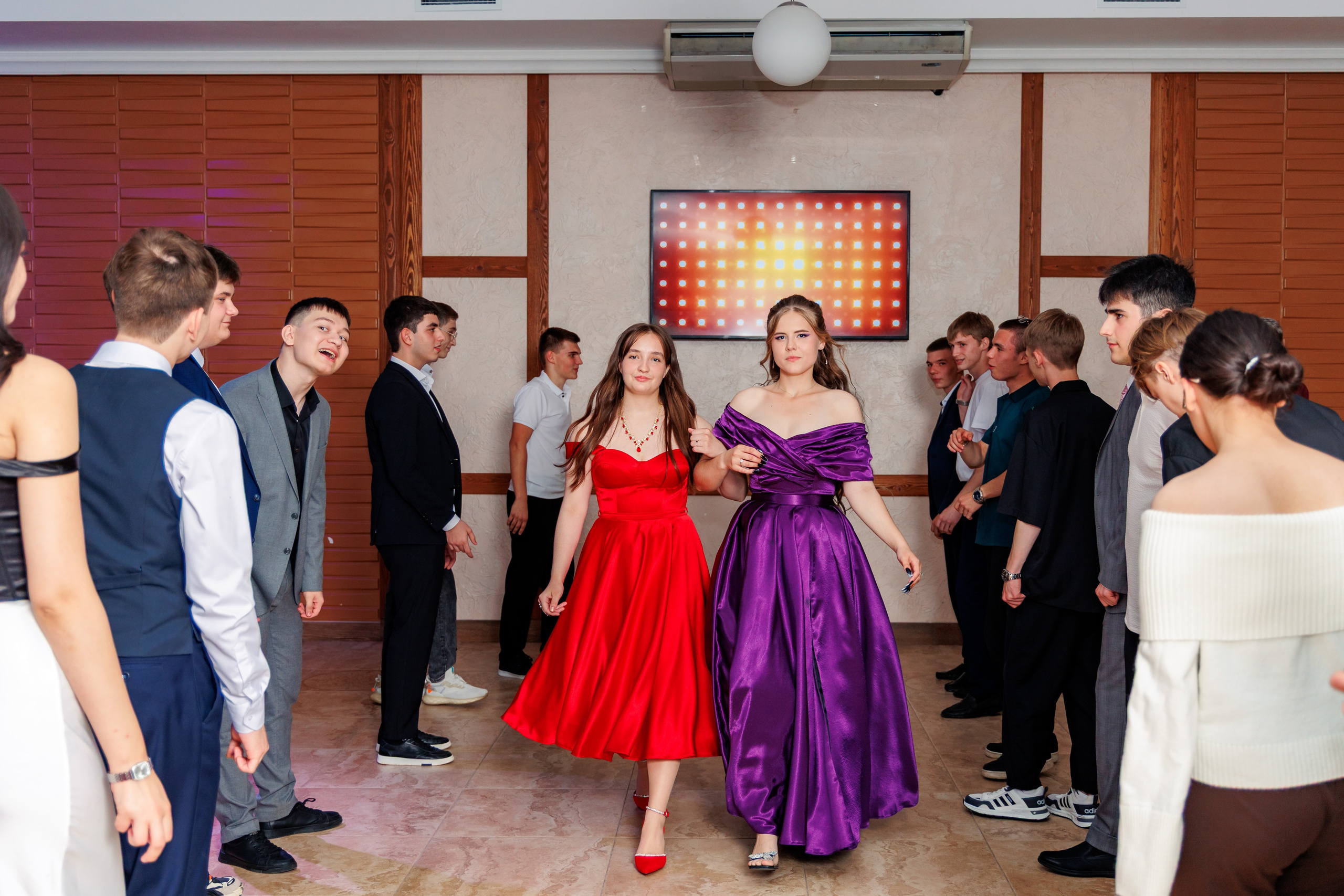 Выпускной в школе. Школьный фотограф Саратов Золотарь Ольга