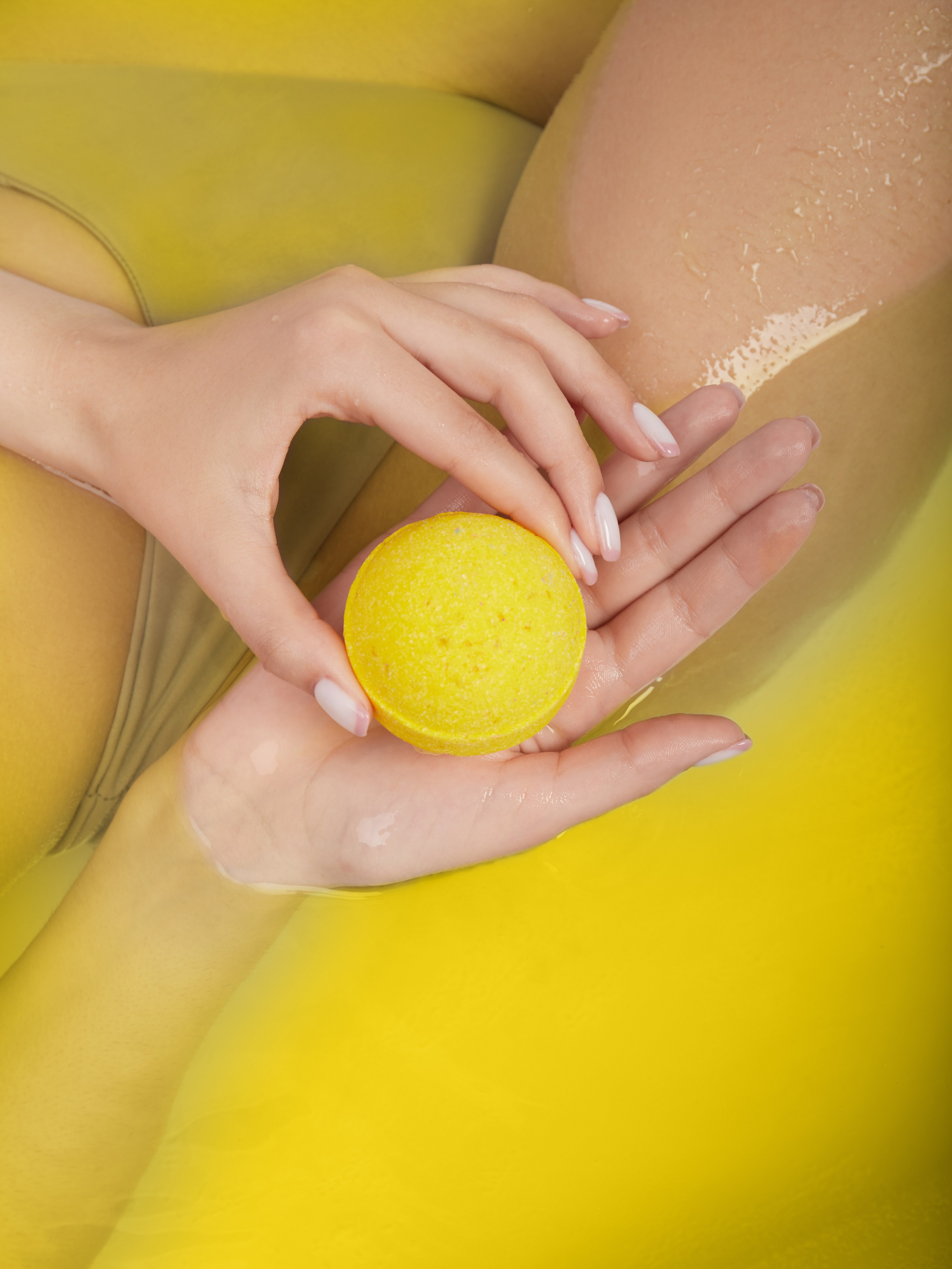 «Имиджевая фотосъемка солей для ванн с девушкой в купальнике в ванной комнате»«Рекламная съемка косметической соли для ванн с моделью в купальнике на фоне ванной»«Премиум-фотосессия солей для ванн с молодой женщиной в купальнике в расслабляющей атмосфере»«Студийная имиджевая съемка солей для ванн с девушкой в купальнике и пузырьками в ванной»«Фотосъемка косметической продукции — соли для ванн с моделью в купальнике в интерьере ванной»«Рекламный кадр соли для ванн с девушкой в купальнике, демонстрирующей расслабление и уход»«Эстетическая имиджевая фотосессия солей для ванн с молодой женщиной в купальнике в ванной»«Фотосъемка косметической соли для ванн с моделью в купальнике на фоне современной ванной комнаты»«Профессиональная имиджевая съемка солей для ванн с девушкой в купальнике для маркетинга»«Рекламная фотосессия солей для ванн с моделью в купальнике, подчеркивающая натуральность и комфорт»