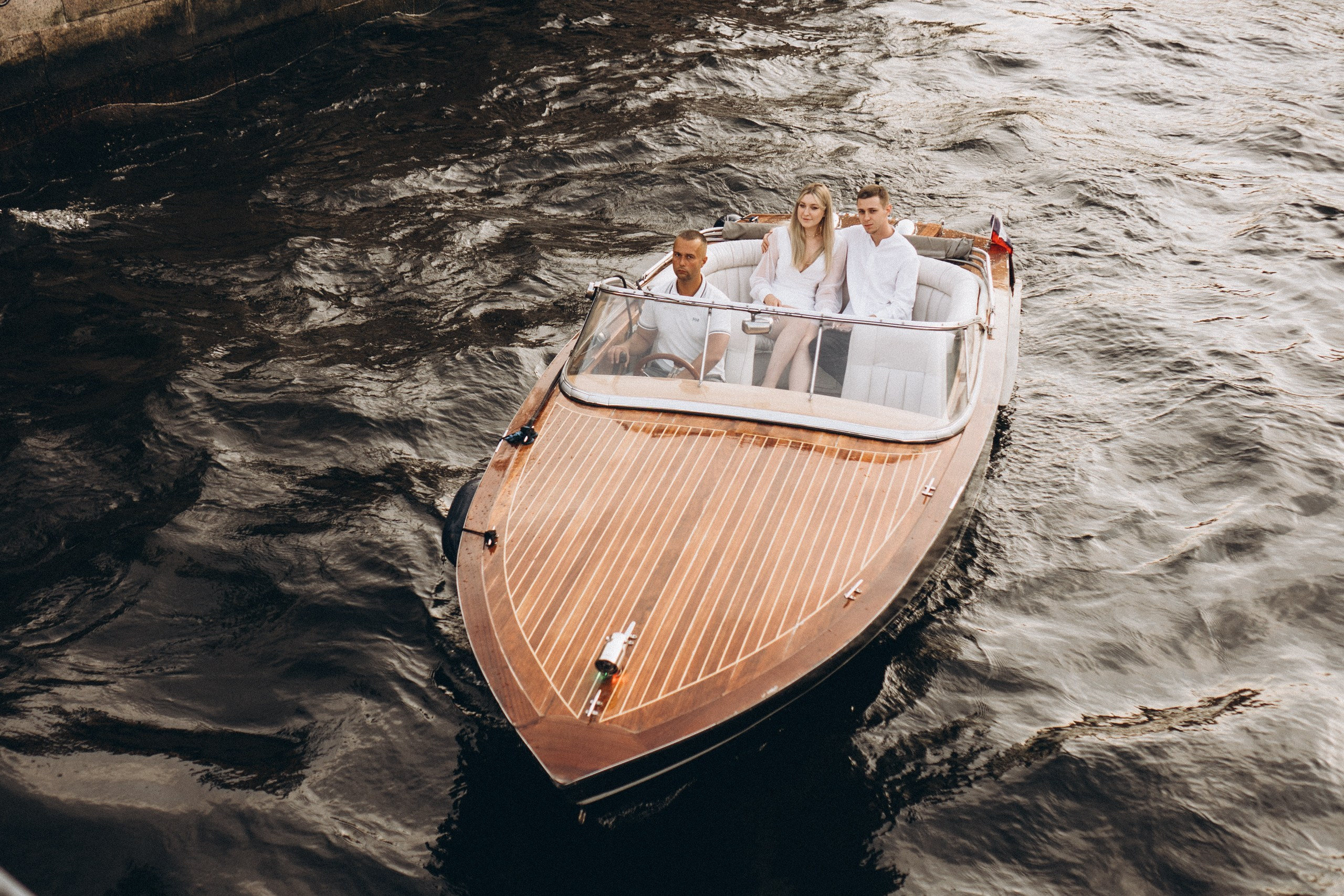 СВАДЕНБНАЯ СЬЕМКА НА КАТЕРЕ ПО КАНАЛАМ САНКТ-ПЕТЕРБУРГА И В АКВАТОРИИ НЕВЫ. Профессиональный фотограф, Санкт-Петербург — Виктория Богомолова