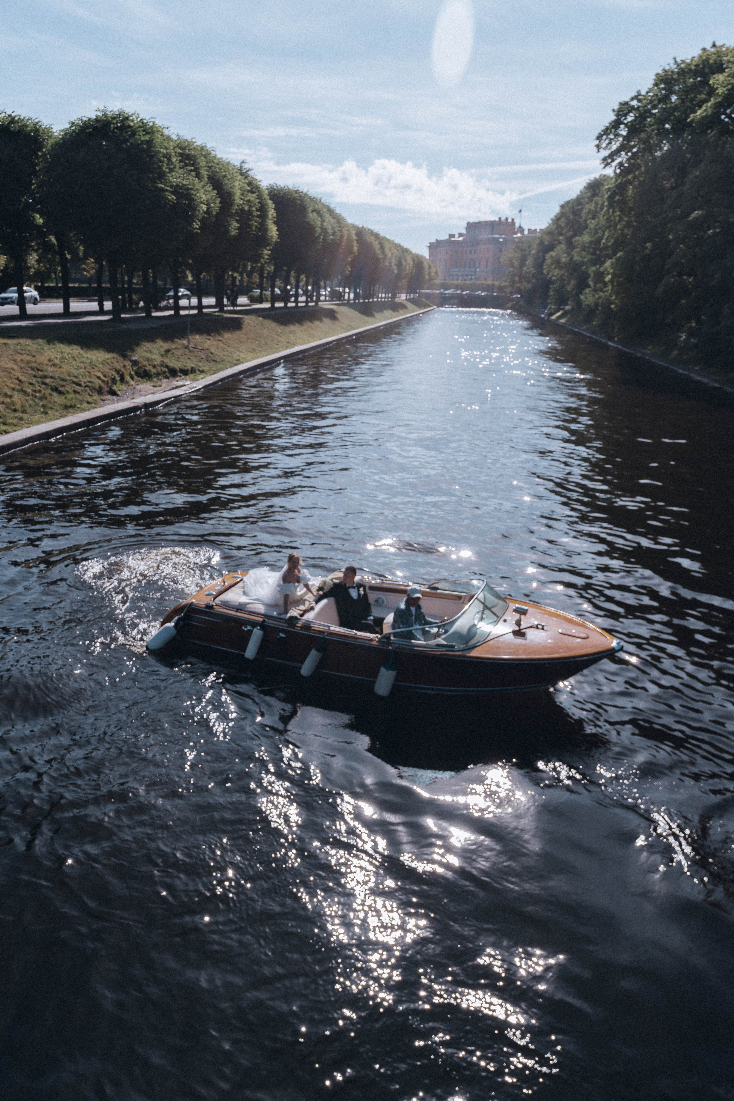 СВАДЕНБНАЯ СЬЕМКА НА КАТЕРЕ ПО КАНАЛАМ САНКТ-ПЕТЕРБУРГА И В АКВАТОРИИ НЕВЫ. Профессиональный фотограф, Санкт-Петербург — Виктория Богомолова