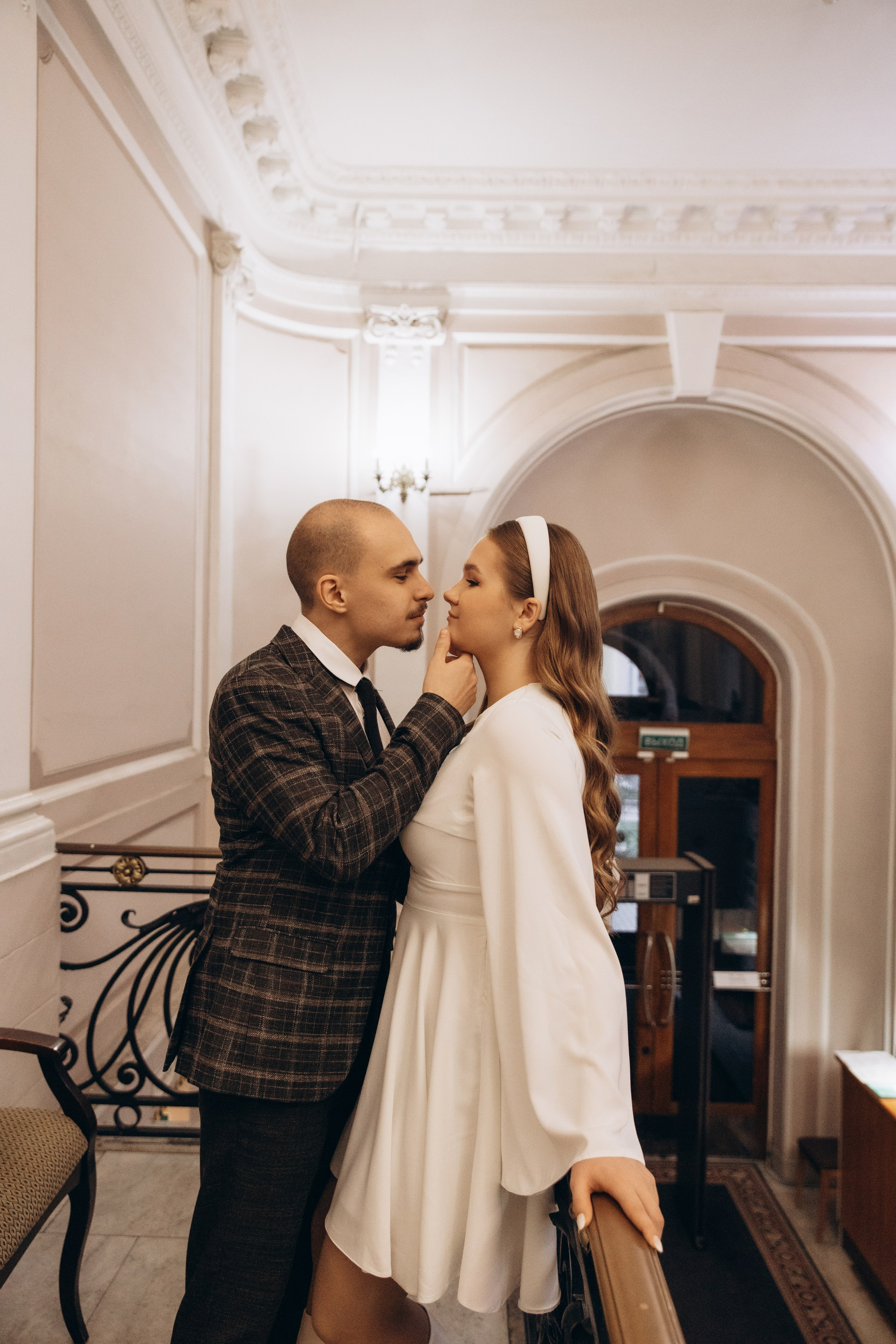 Свадебная фотосессия в загсе Петроградского района и прогулка. Фотограф в Санкт-Петербурге Разиля Идиятуллина