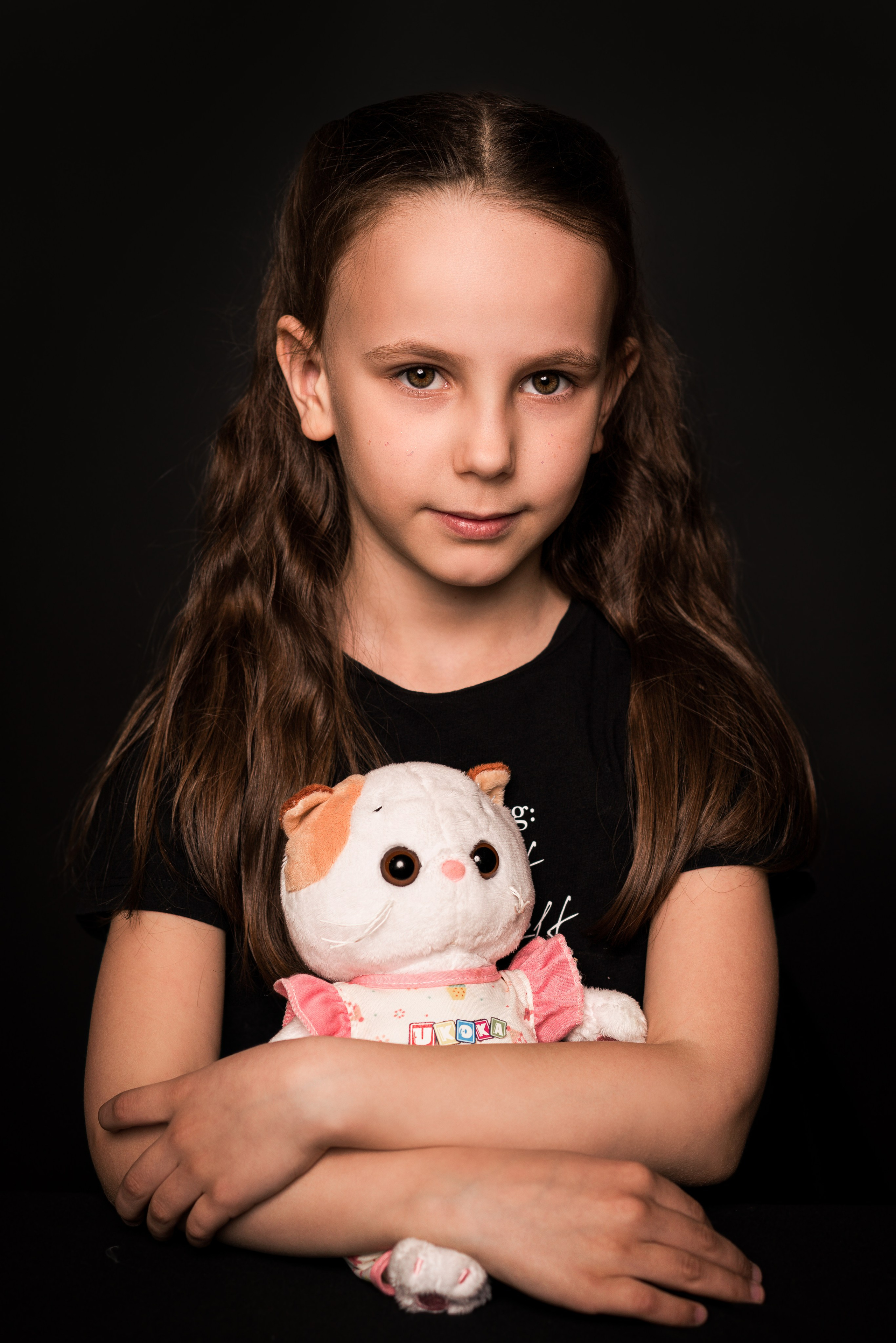 Детский сад, портреты на чёрном фоне. Фотограф Шунова Саша