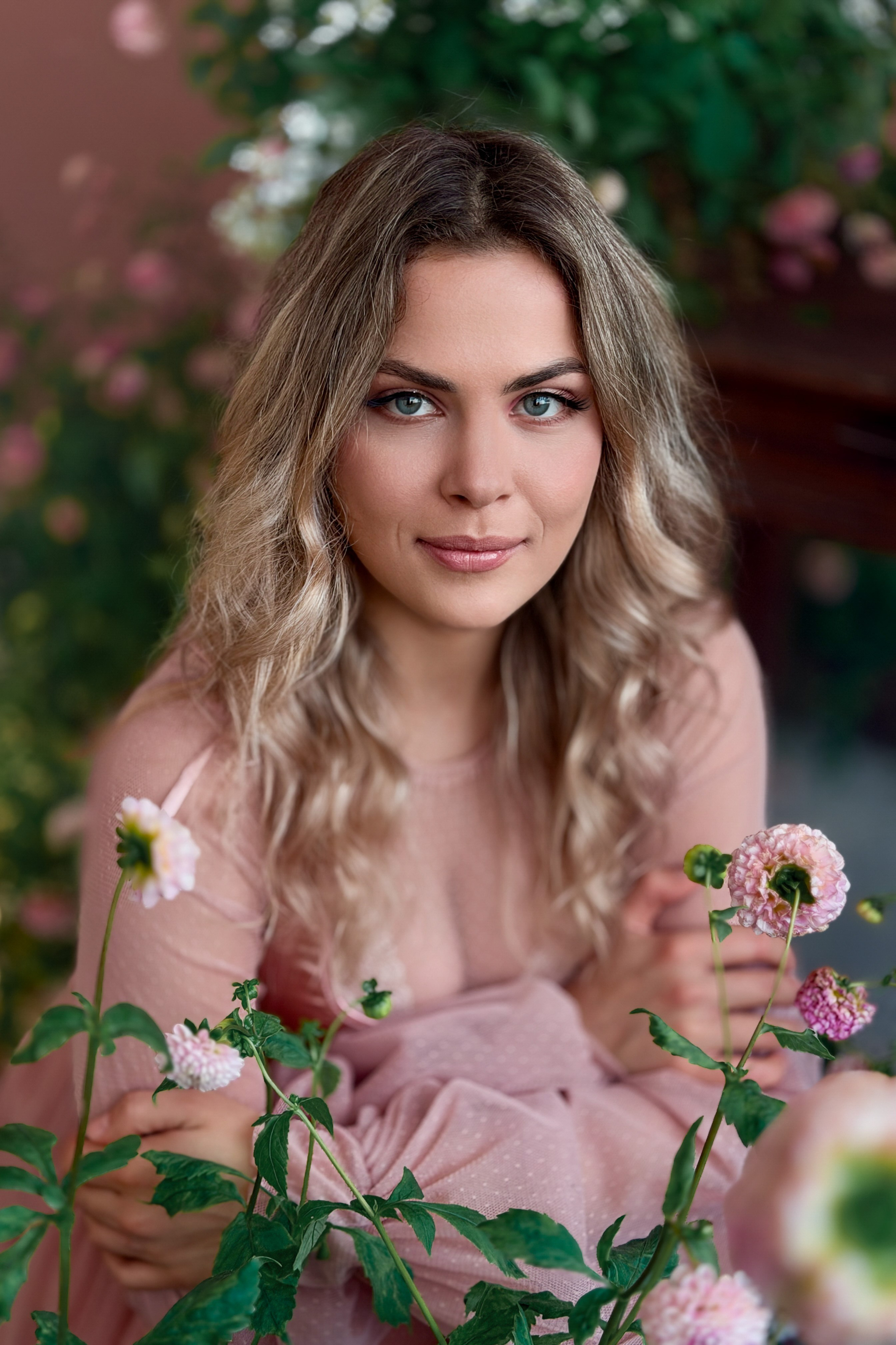 Профессиональная фотосессия в студии для девушки.