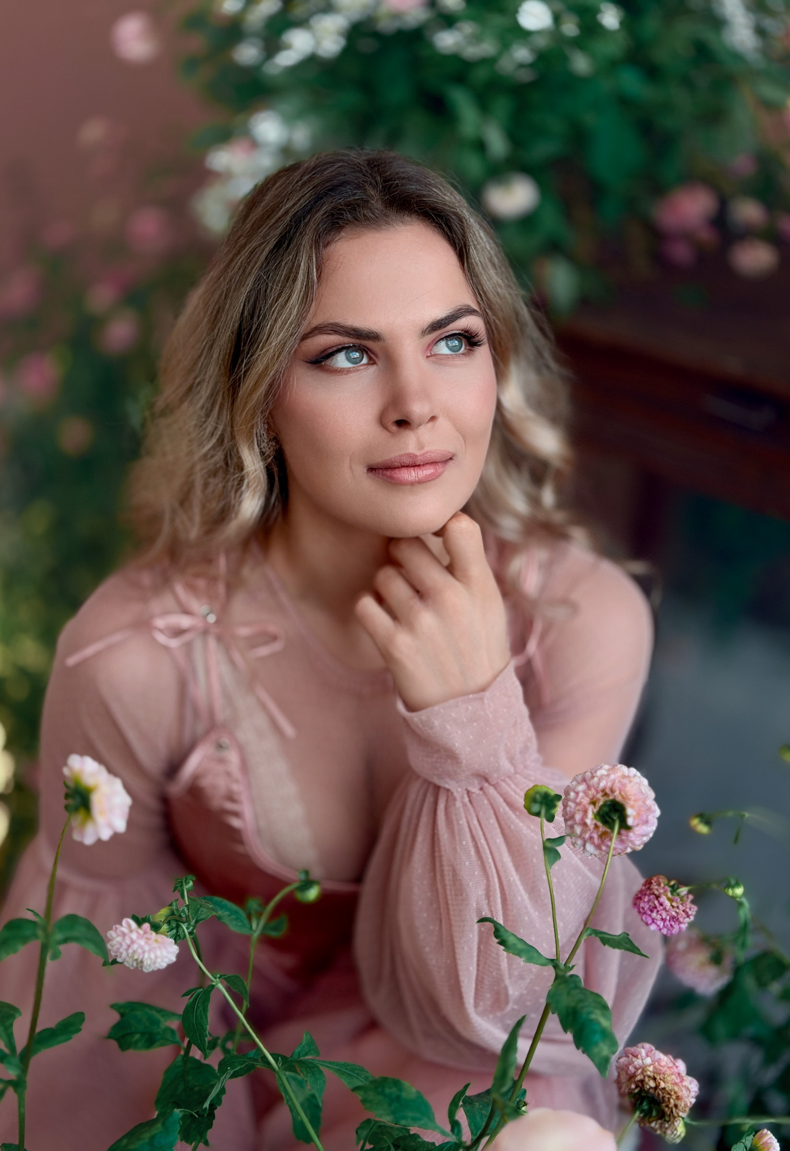 Профессиональная фотосессия в студии для девушки в Петербурге.