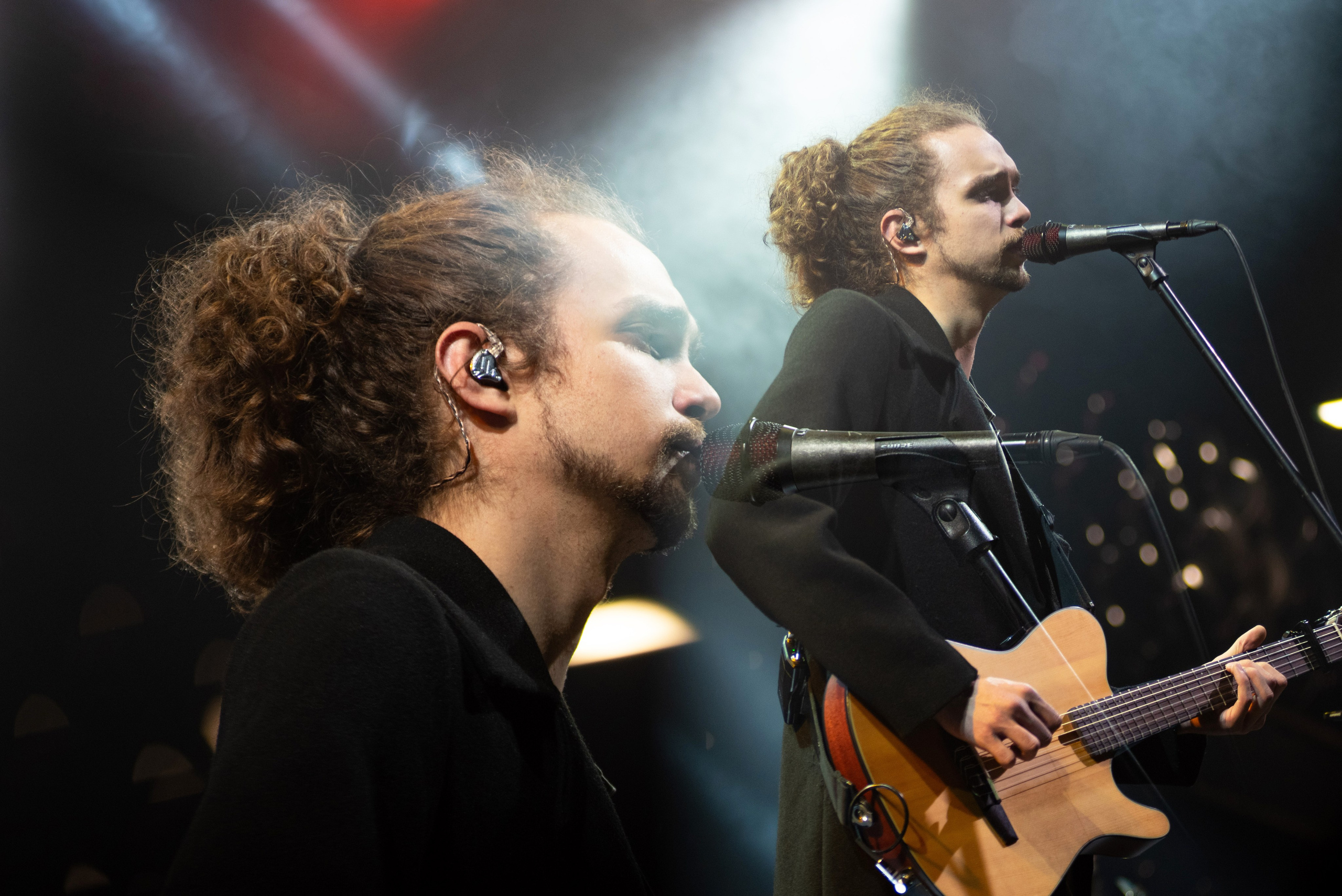 Музыкант в двойной экспозиции группы «Лампабикт» на сцене Prime Hall