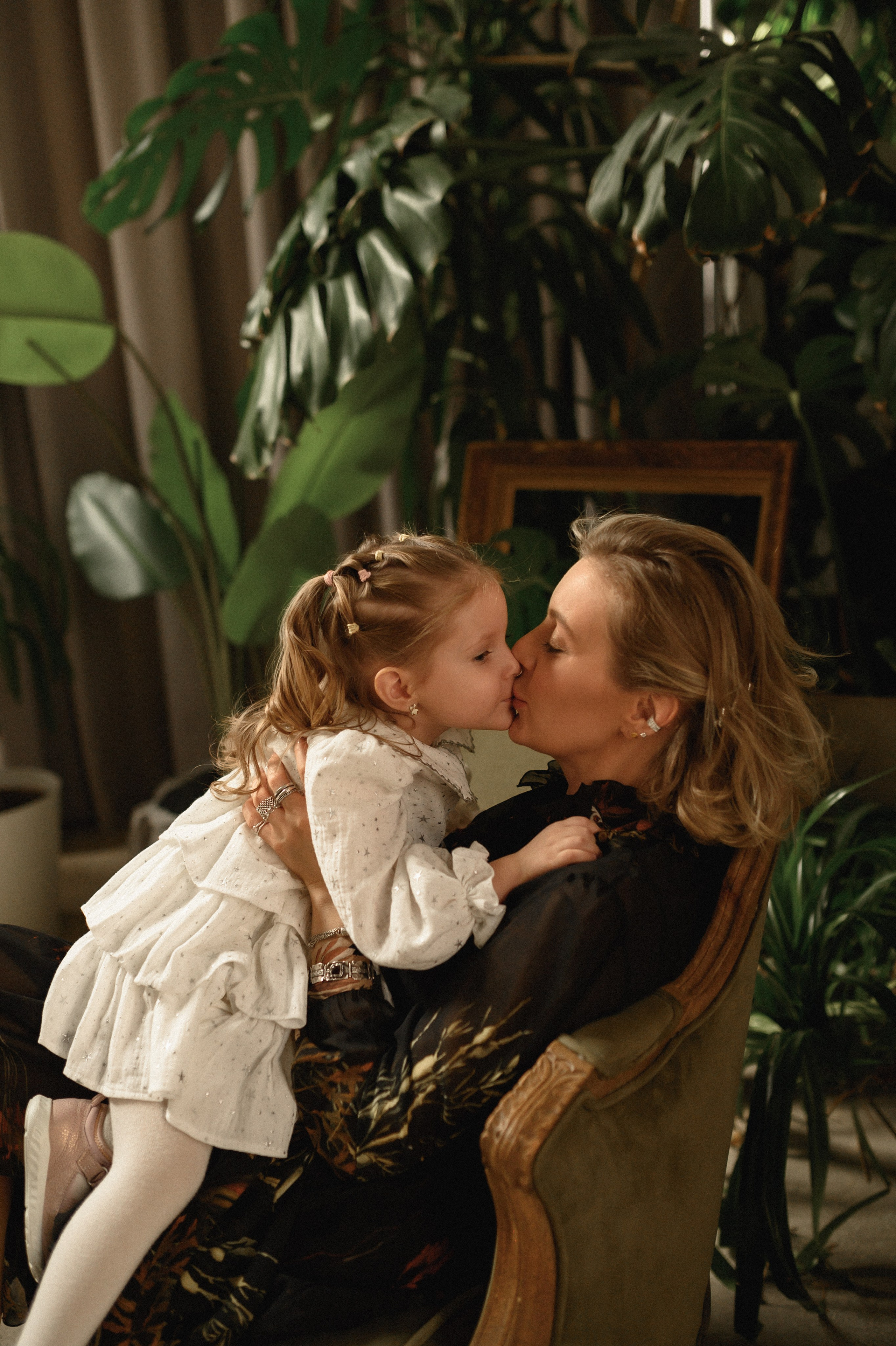 Андрей, Оля и Таисия в студии Пространство. Семейный и свадебный lifestyle-фотограф в Москве Мария Петрова