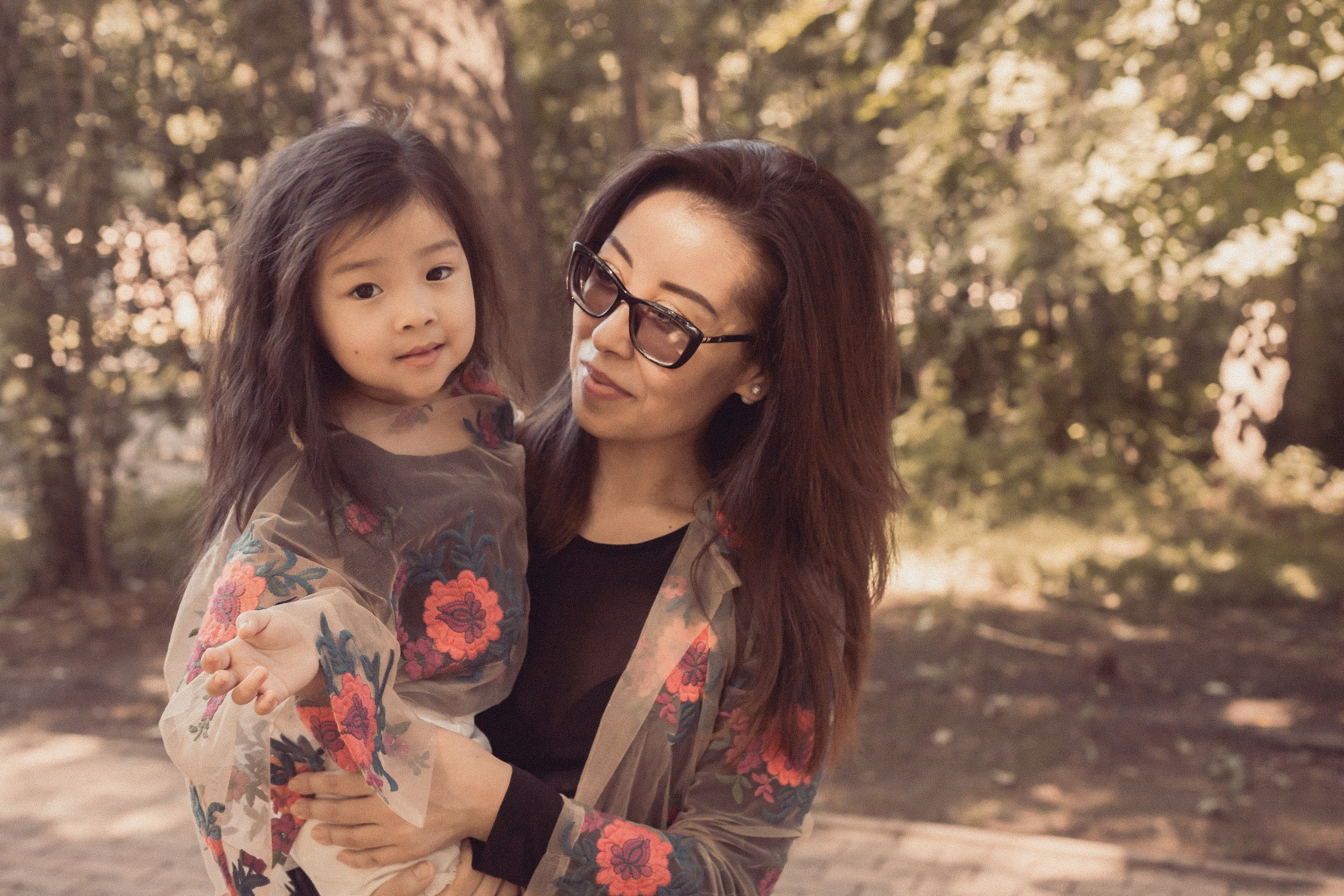 Летняя прогулка мамы и дочери. Фотограф Наталья Гончарова. Снимаю живые портреты в Алматы