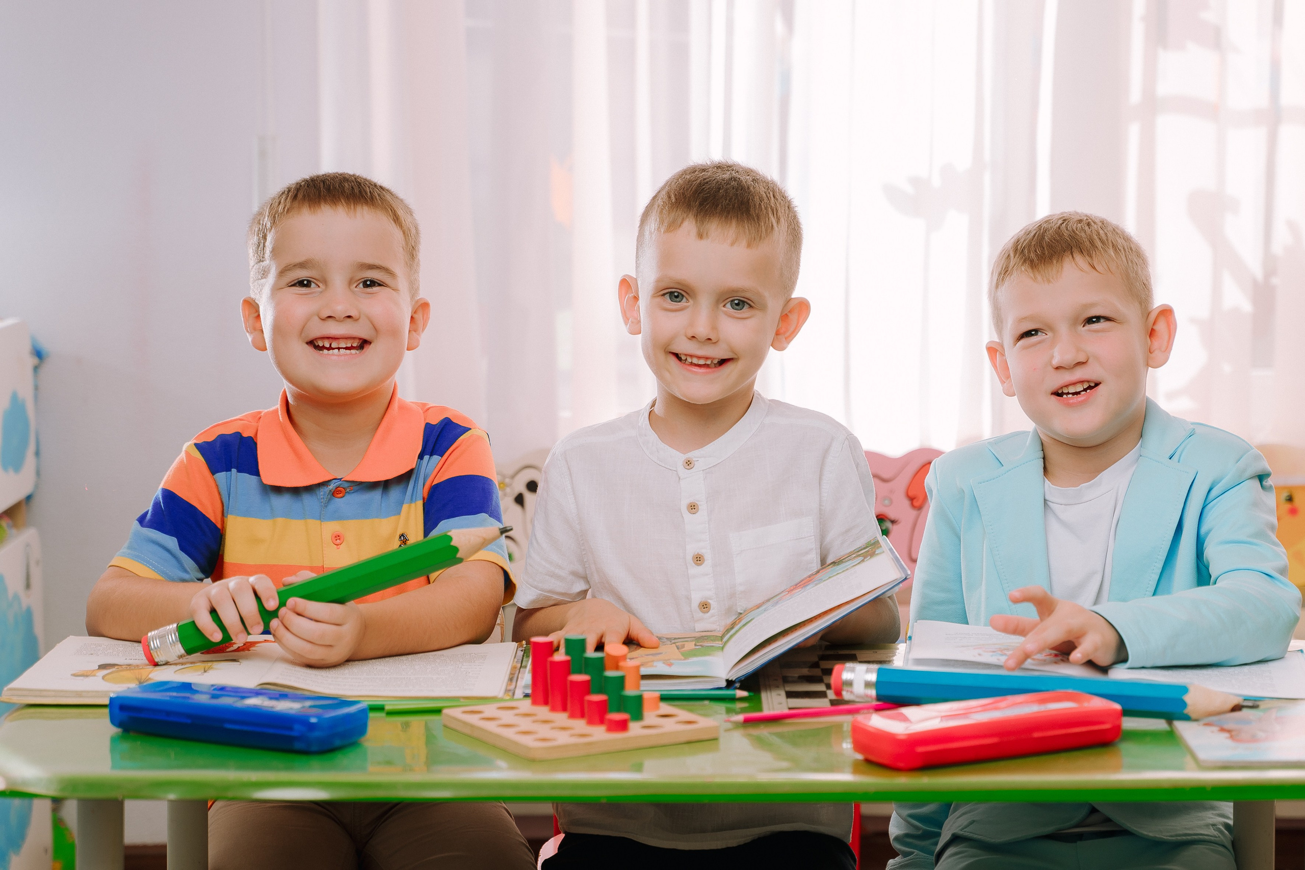 Групповые фото — игра- Рисование (кубики). Выпускные альбомы Натальи Бутко: Новороссийск, Анапа, Геленджик