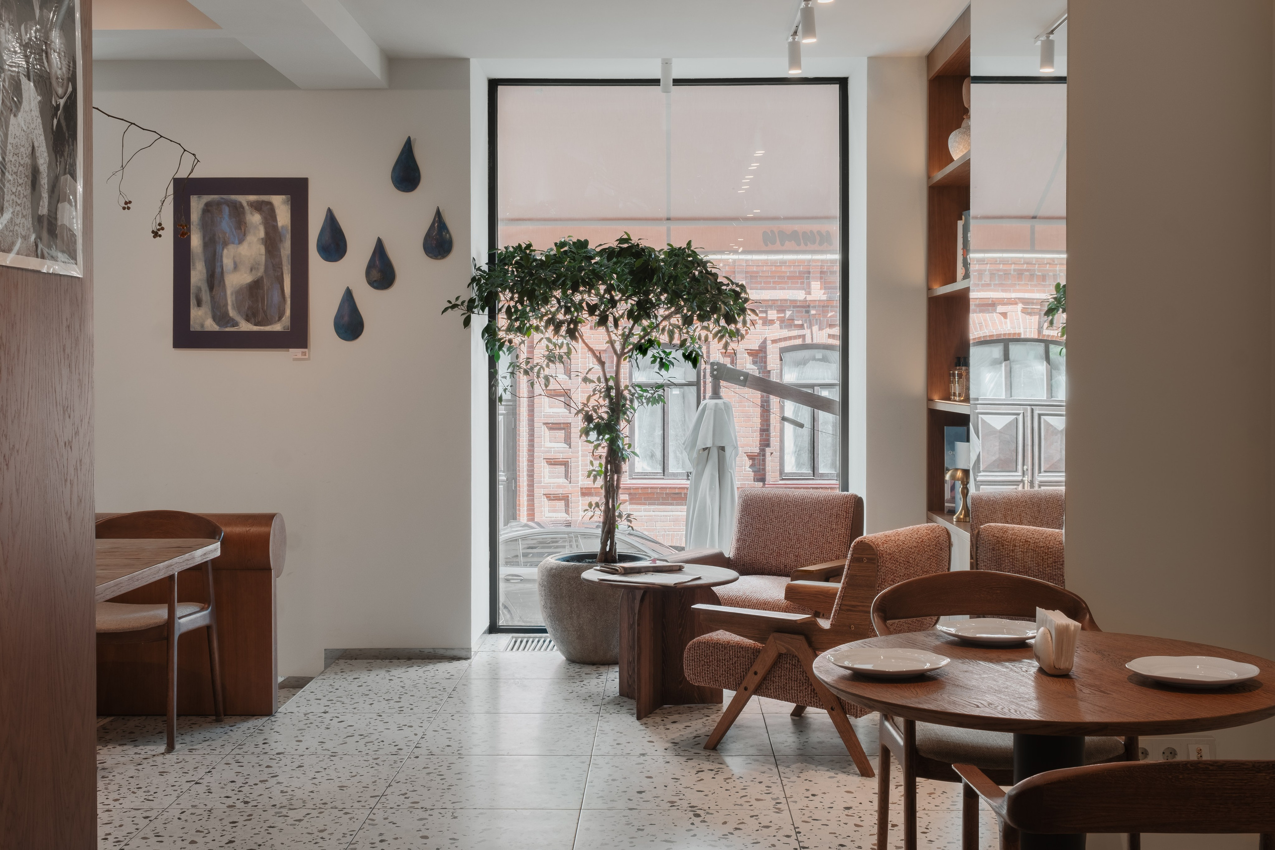 Kimi Bistro. Ekaterina Symidi. Interior Photographer