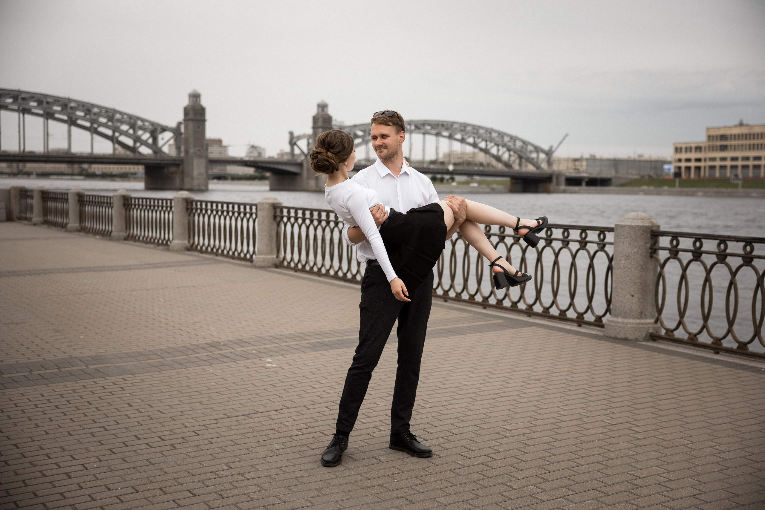 Лавстори в городе. Свадебный фотограф Игорь Брундасов 8PHOTO на свадьбу венчание загс СПб