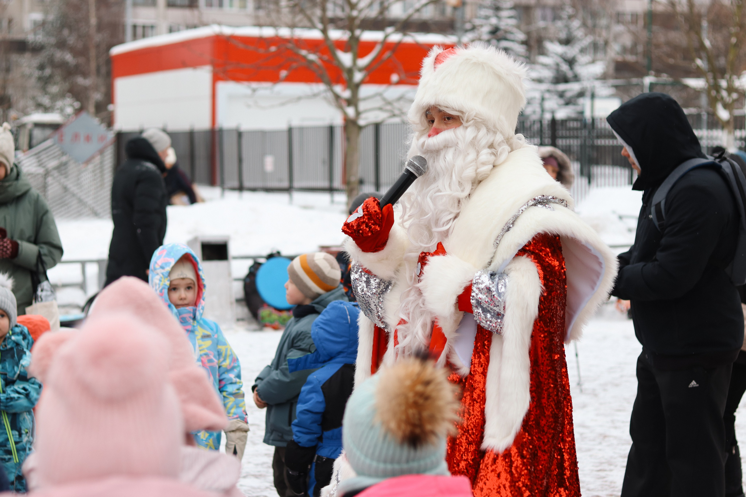 Уличные гулянья у ТЦ «Столица». Репортажный фотограф в Москве и Зеленограде Karina-vozd