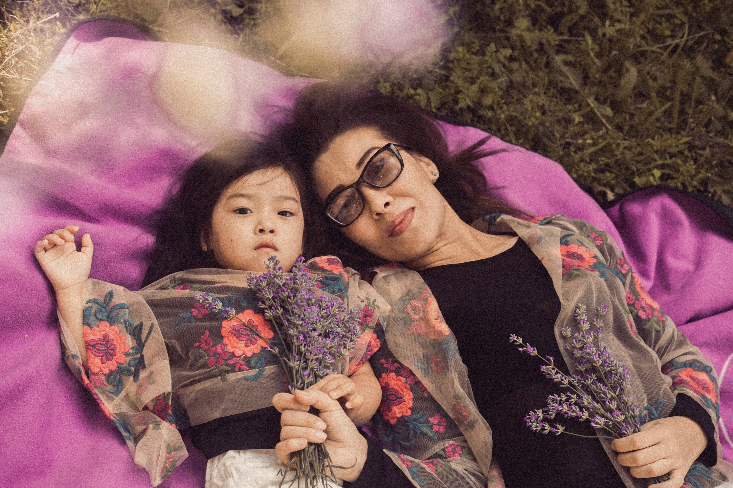 Летняя прогулка мамы и дочери. Фотограф Наталья Гончарова. Снимаю живые портреты в Алматы