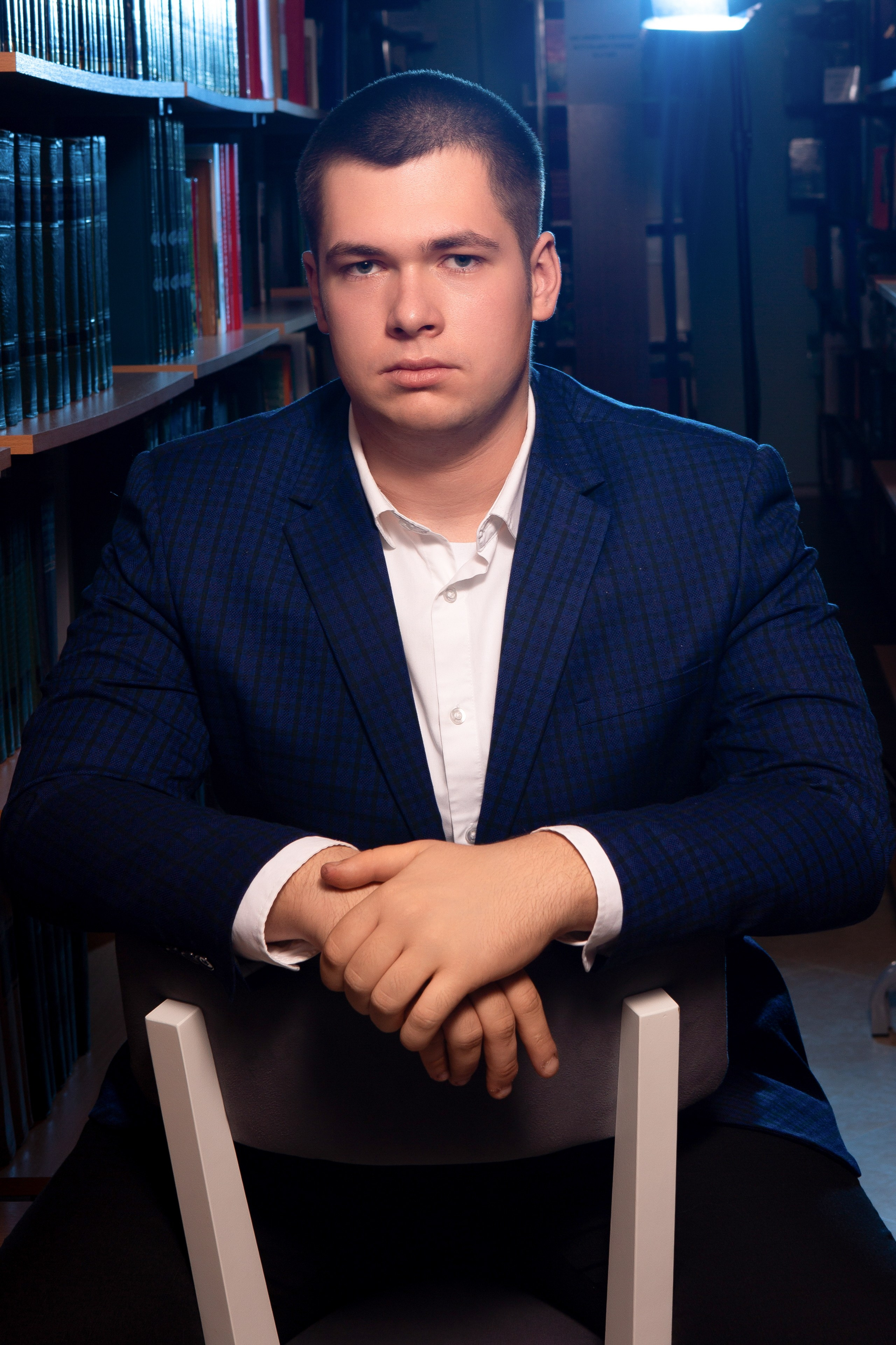 СЪЕМКА ПОРТРЕТОВ В БИБЛИОТЕКЕ ДЛЯ 11 КЛАССОВ-2. ТВОЙ АЛЬБОМ / ТВОИ ПРАВИЛА