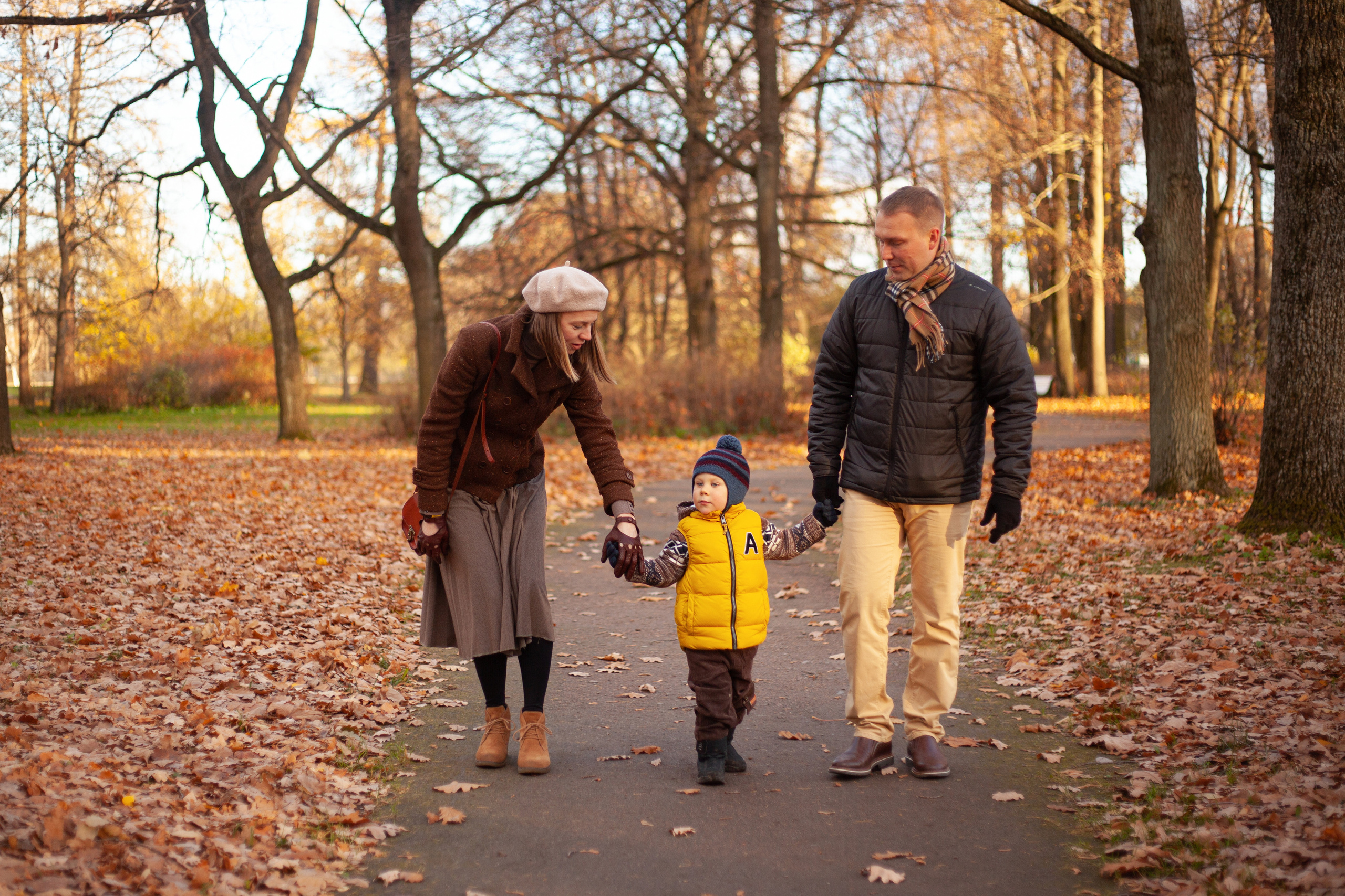 Осенняя фотосессия семьи с ребенком на острове Елагин. Детский и контент фотограф Надя Волкова Санкт-Петербург