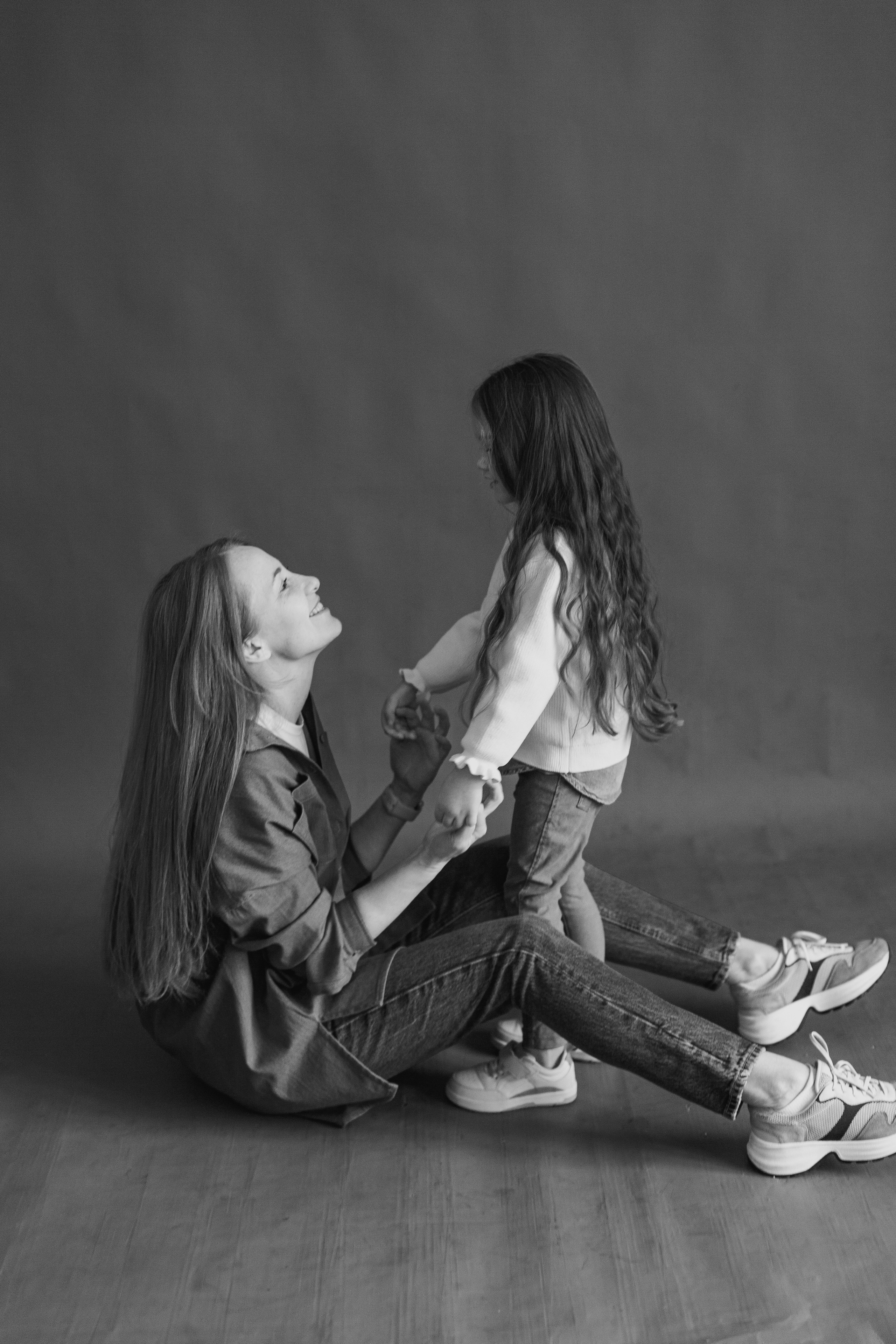 Студийная фотосессия мамы и дочки. Детский и контент фотограф Надя Волкова Санкт-Петербург