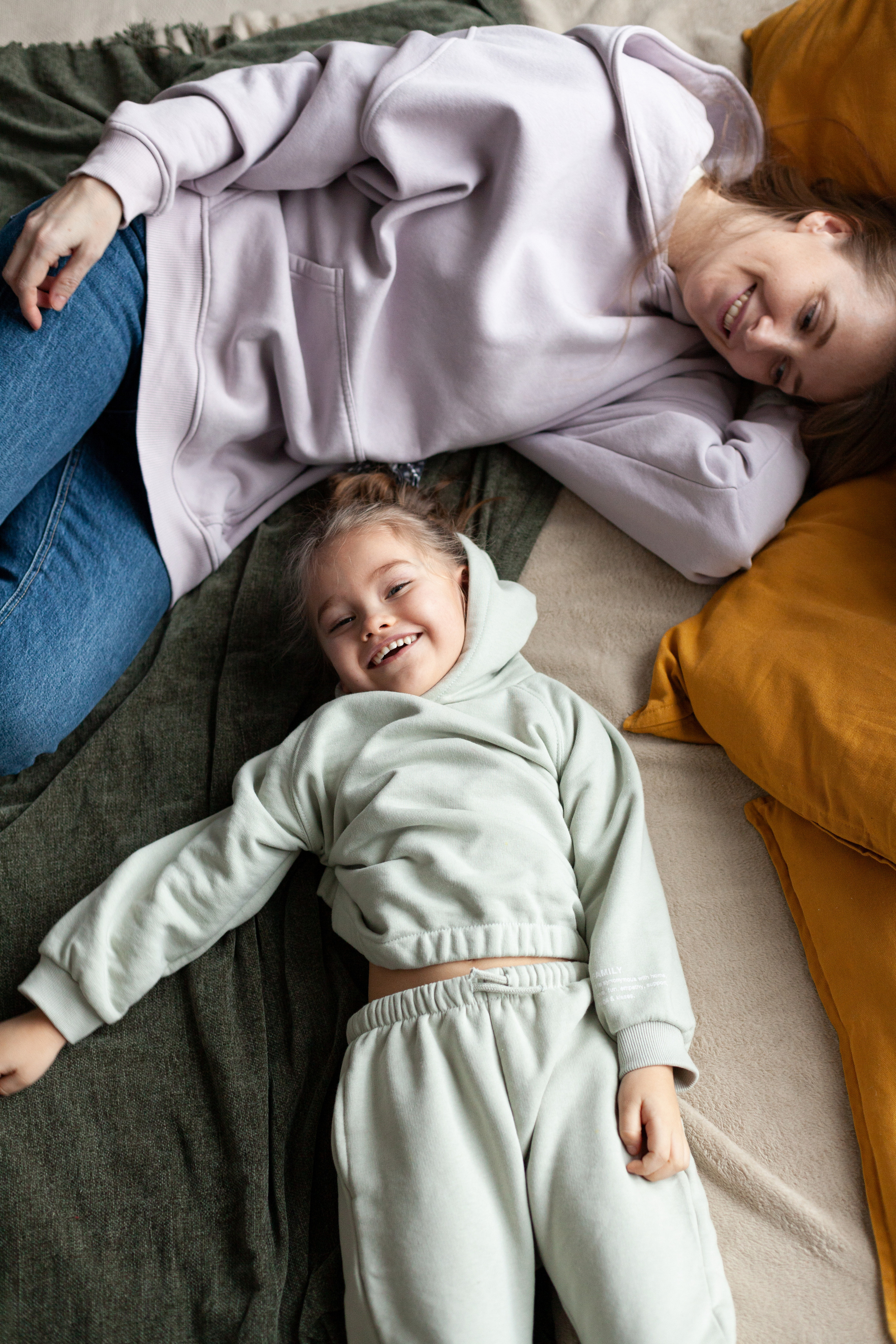 Студийная фотосессия мамы и дочки. Детский и контент фотограф Надя Волкова Санкт-Петербург