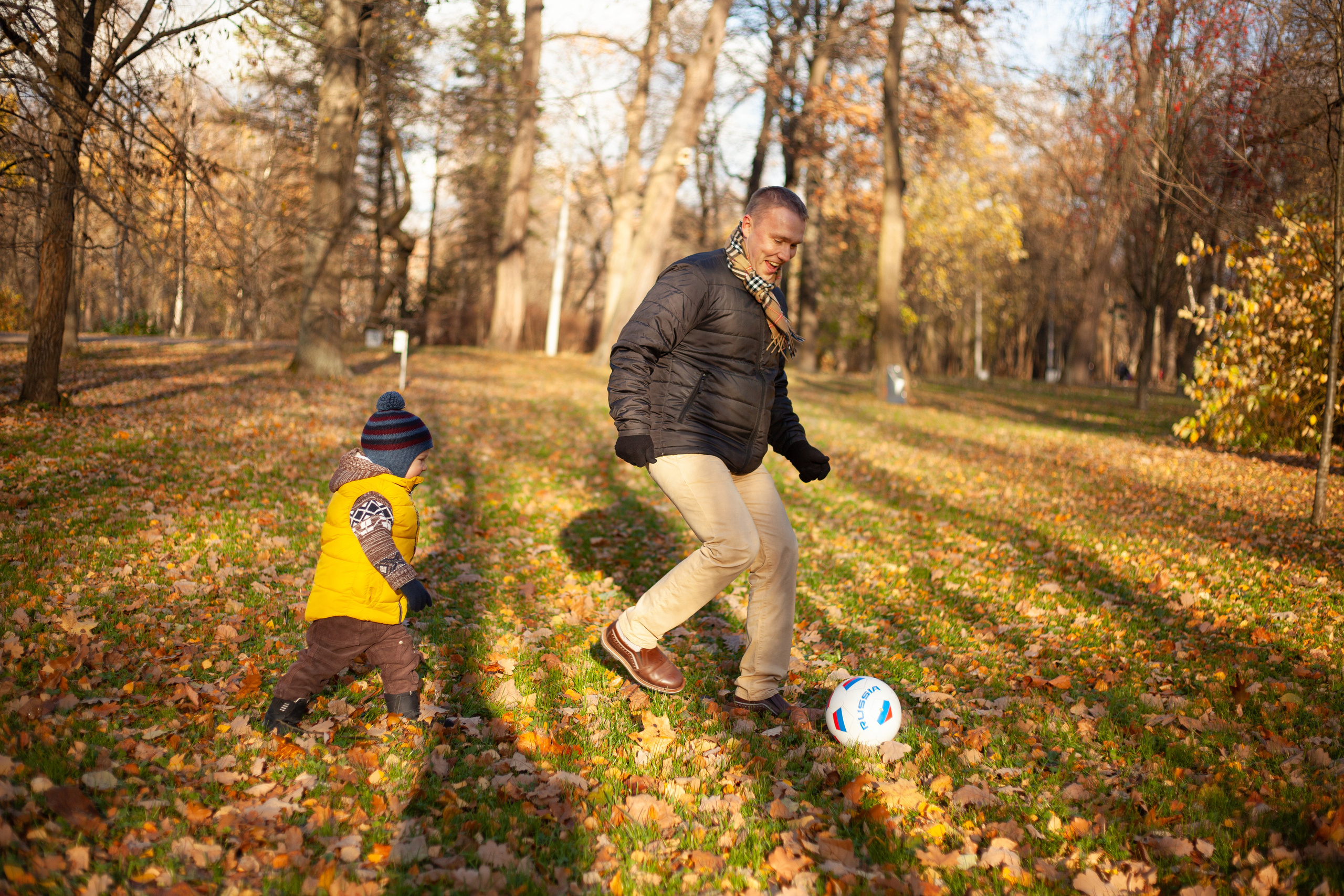 Осенняя фотосессия семьи с ребенком на острове Елагин. Детский и контент фотограф Надя Волкова Санкт-Петербург