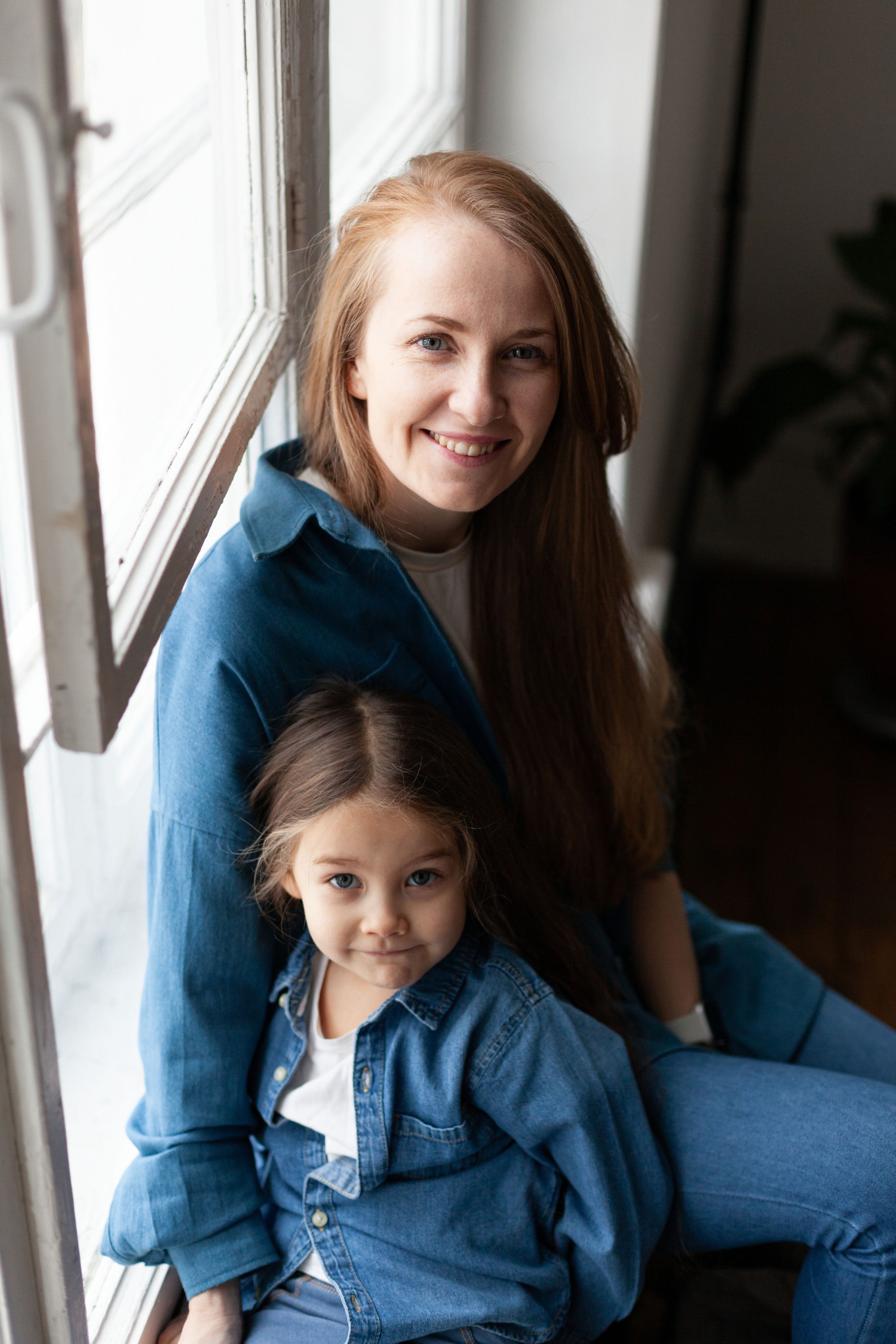 Студийная фотосессия мамы и дочки. Детский и контент фотограф Надя Волкова Санкт-Петербург