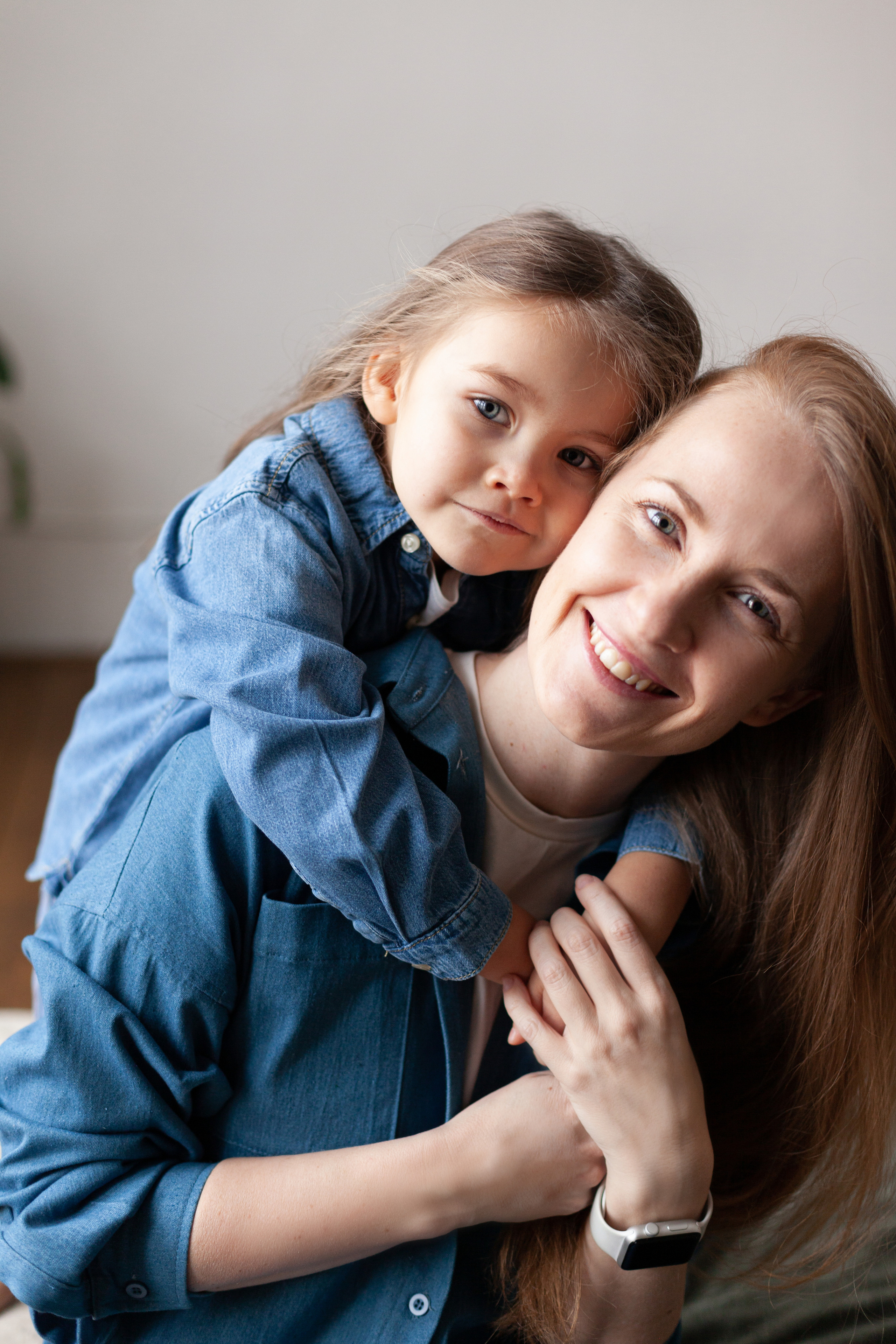 Студийная фотосессия мамы и дочки. Детский и контент фотограф Надя Волкова Санкт-Петербург