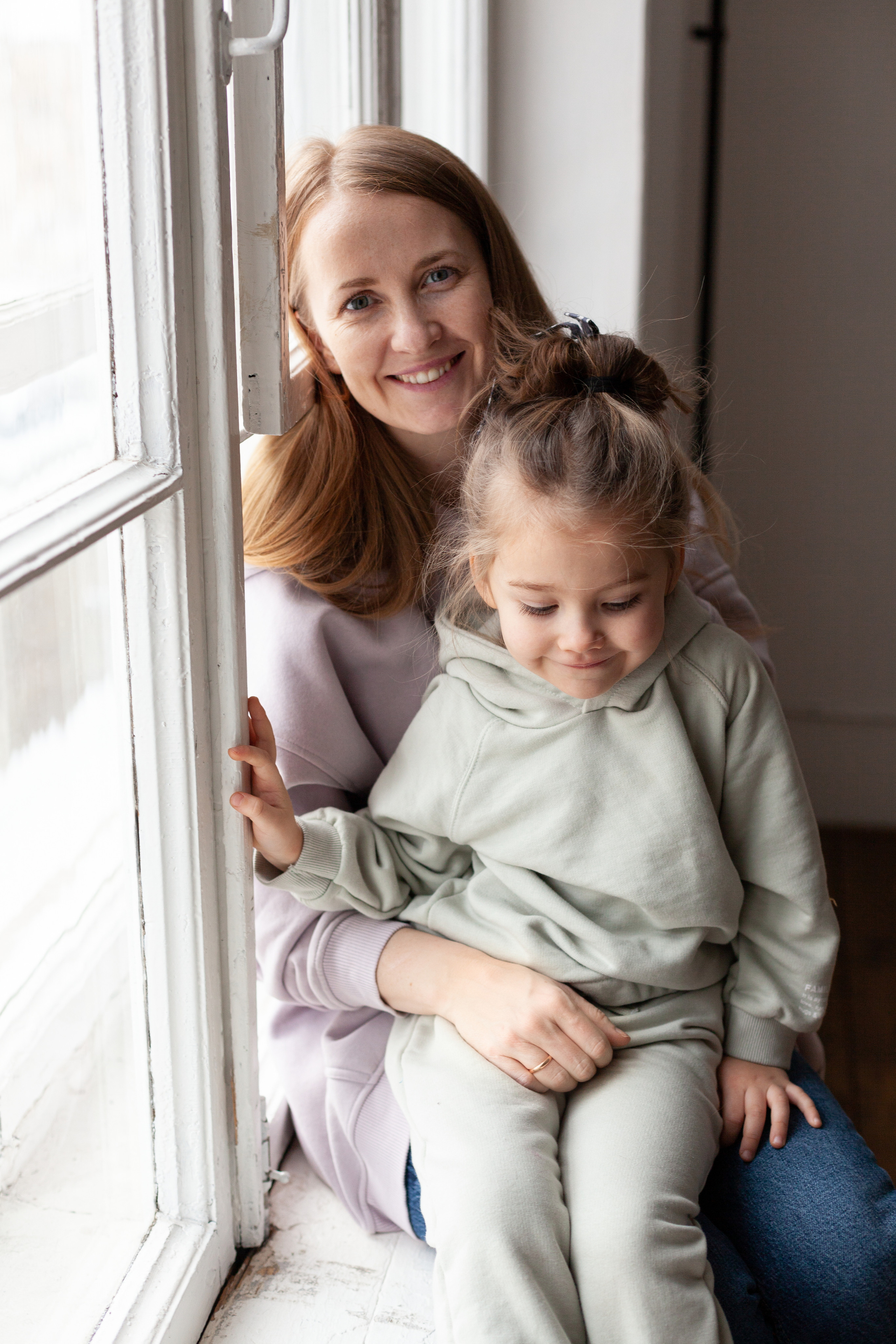 Студийная фотосессия мамы и дочки. Детский и контент фотограф Надя Волкова Санкт-Петербург