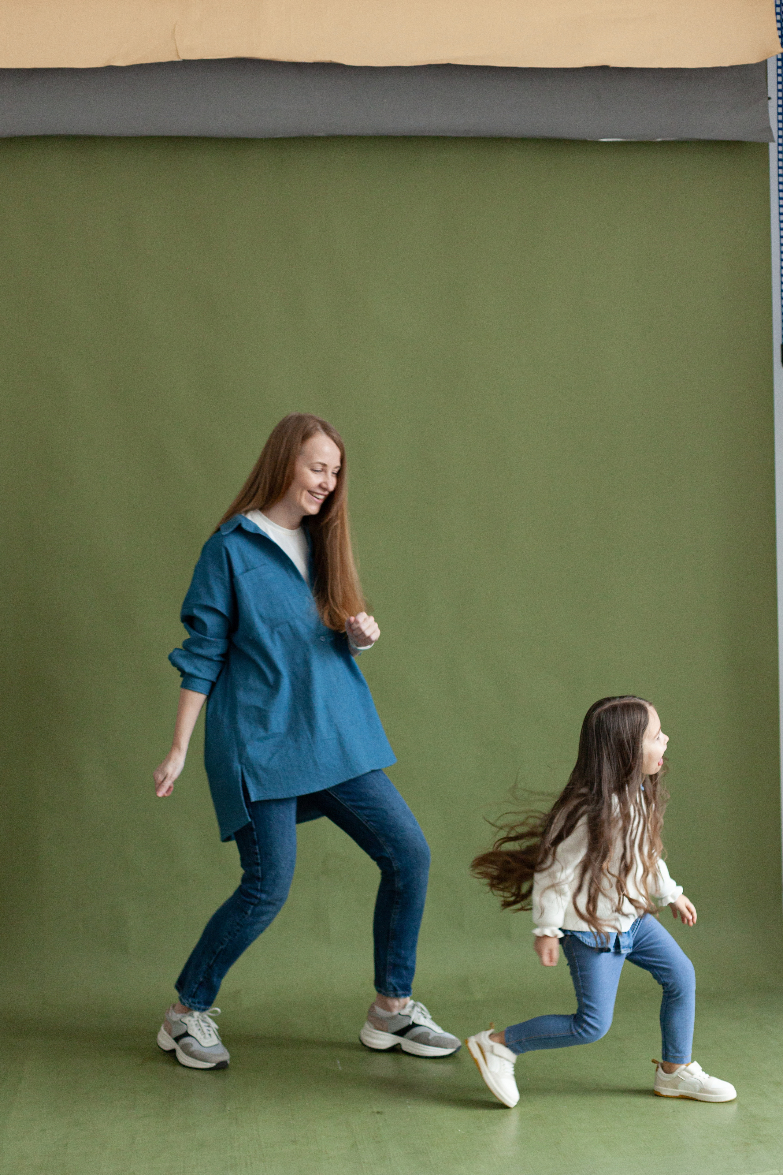 Студийная фотосессия мамы и дочки. Детский и контент фотограф Надя Волкова Санкт-Петербург