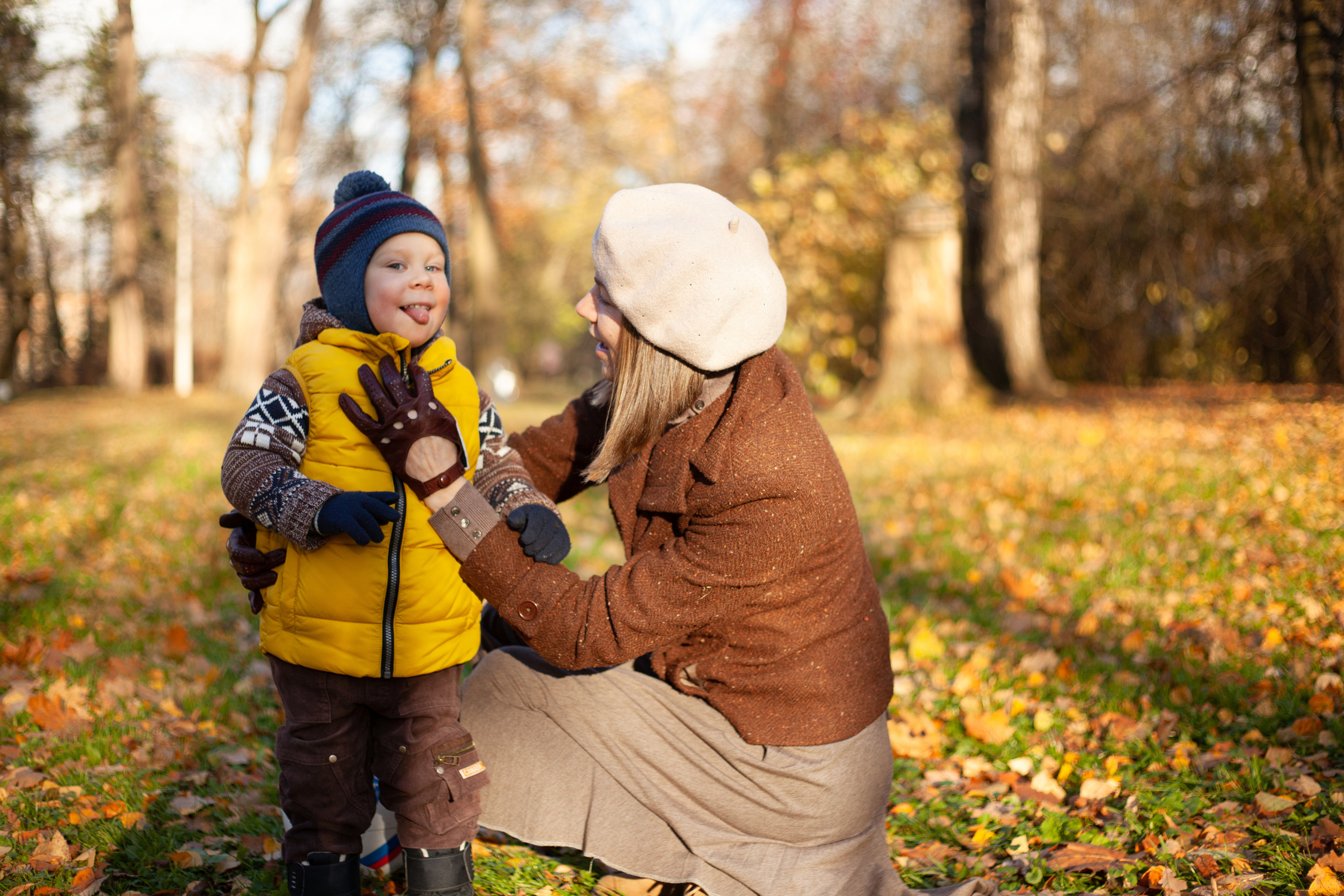 Осенняя фотосессия семьи с ребенком на острове Елагин. Детский и контент фотограф Надя Волкова Санкт-Петербург