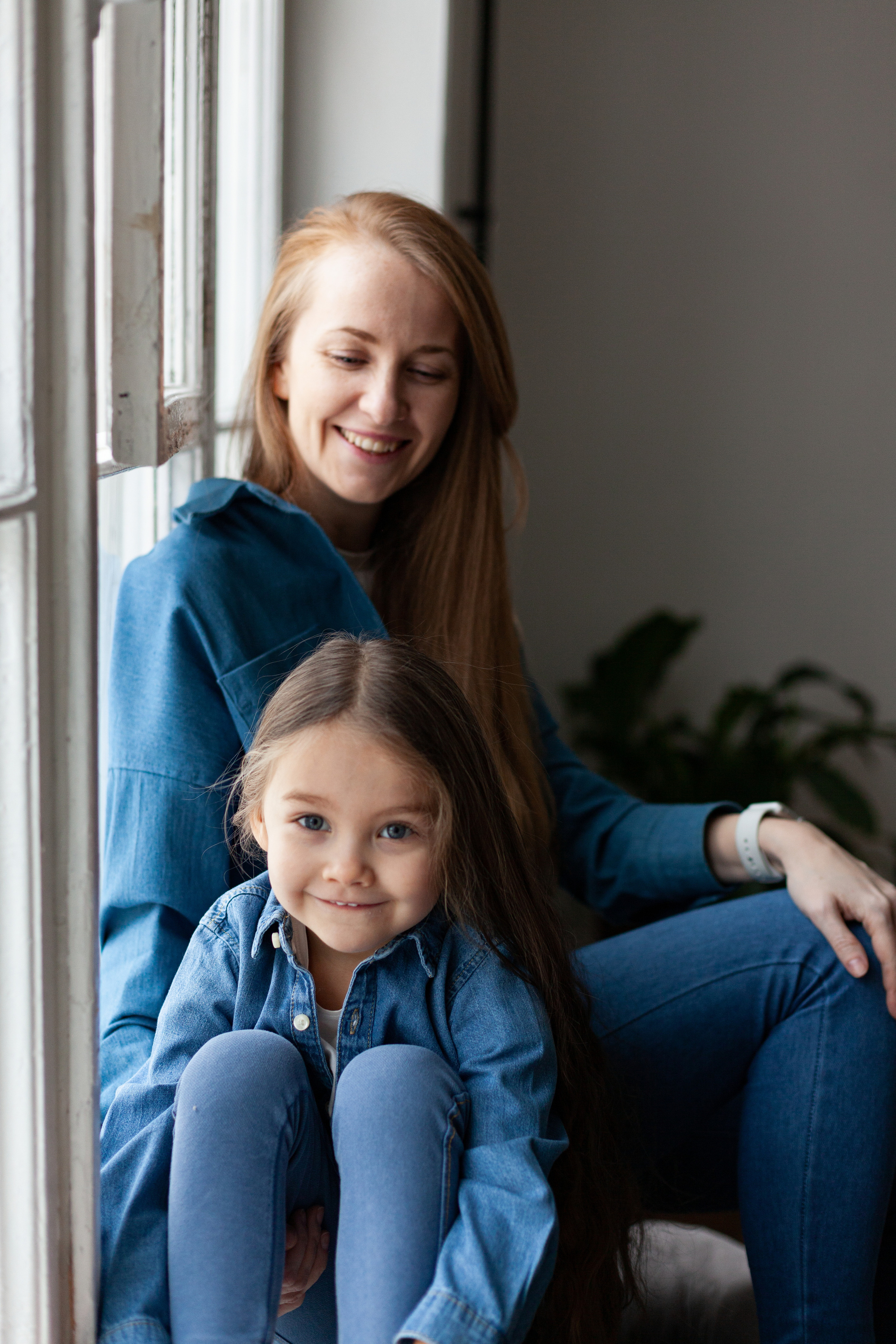 Студийная фотосессия мамы и дочки. Детский и контент фотограф Надя Волкова Санкт-Петербург