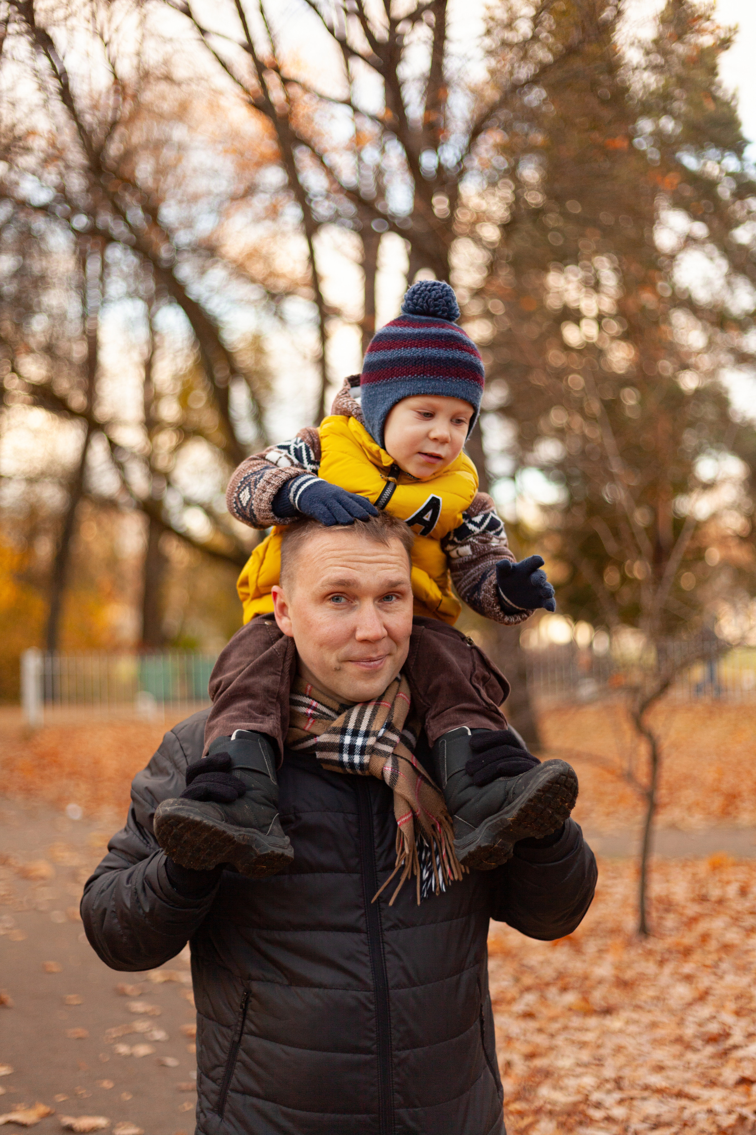 Осенняя фотосессия семьи с ребенком на острове Елагин. Детский и контент фотограф Надя Волкова Санкт-Петербург