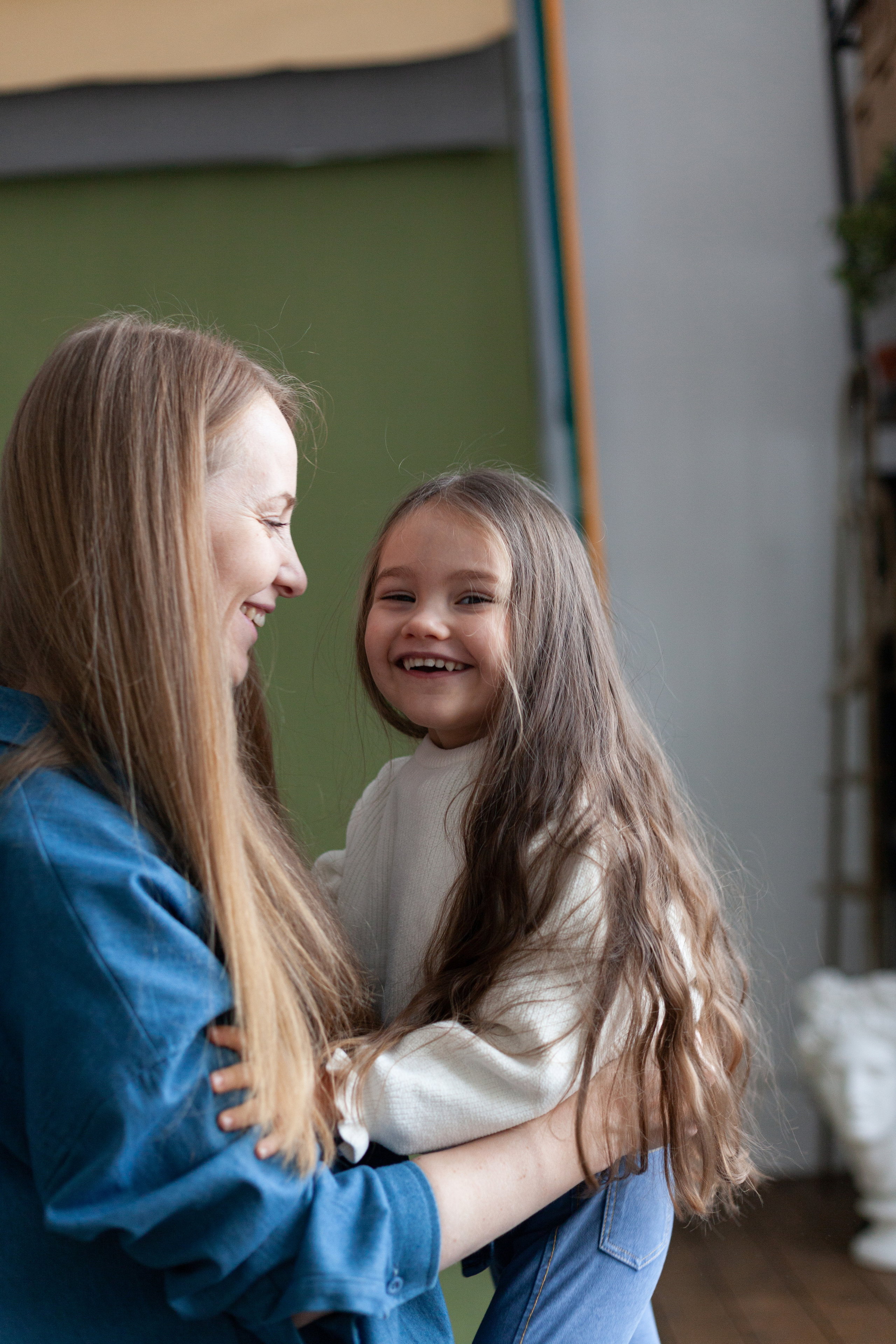 Студийная фотосессия мамы и дочки. Детский и контент фотограф Надя Волкова Санкт-Петербург
