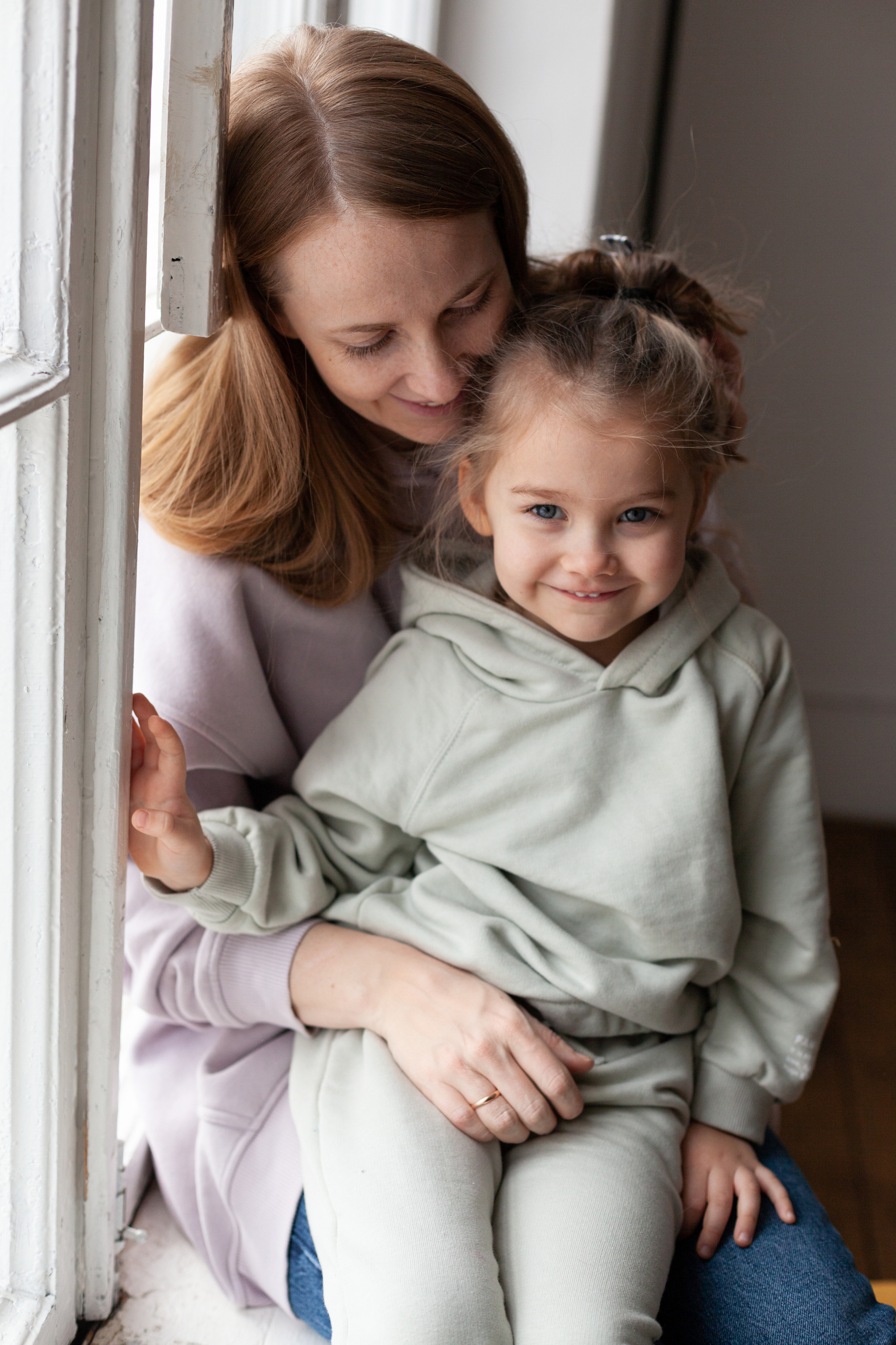 Студийная фотосессия мамы и дочки. Детский и контент фотограф Надя Волкова Санкт-Петербург