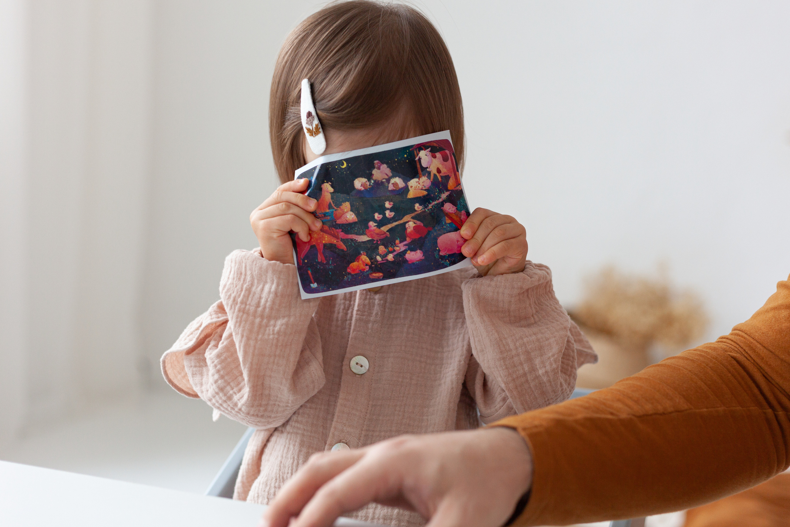 Фотосессия папы с дочкой в фотостудии. Детский и контент фотограф Надя Волкова Санкт-Петербург