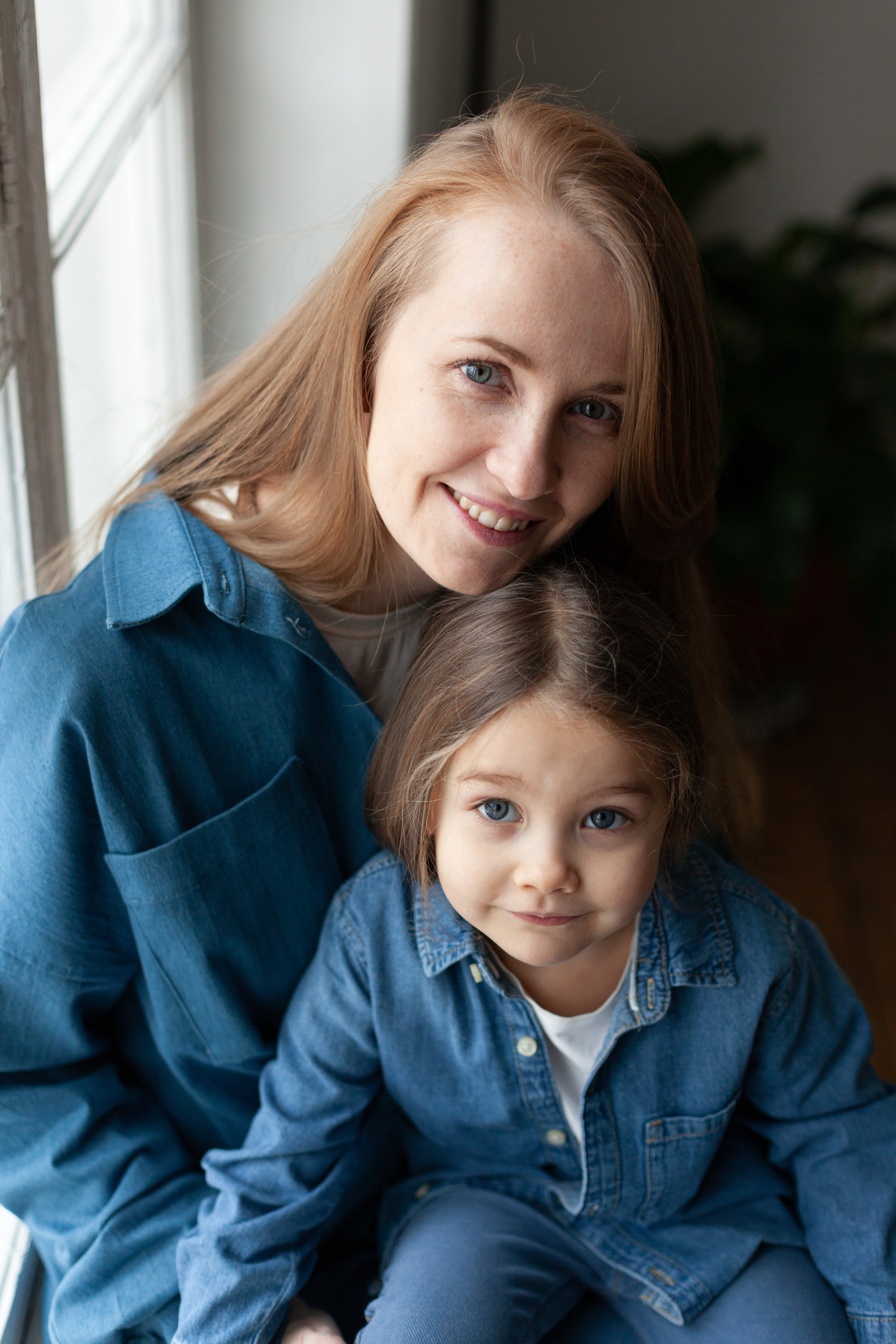 Студийная фотосессия мамы и дочки. Детский и контент фотограф Надя Волкова Санкт-Петербург