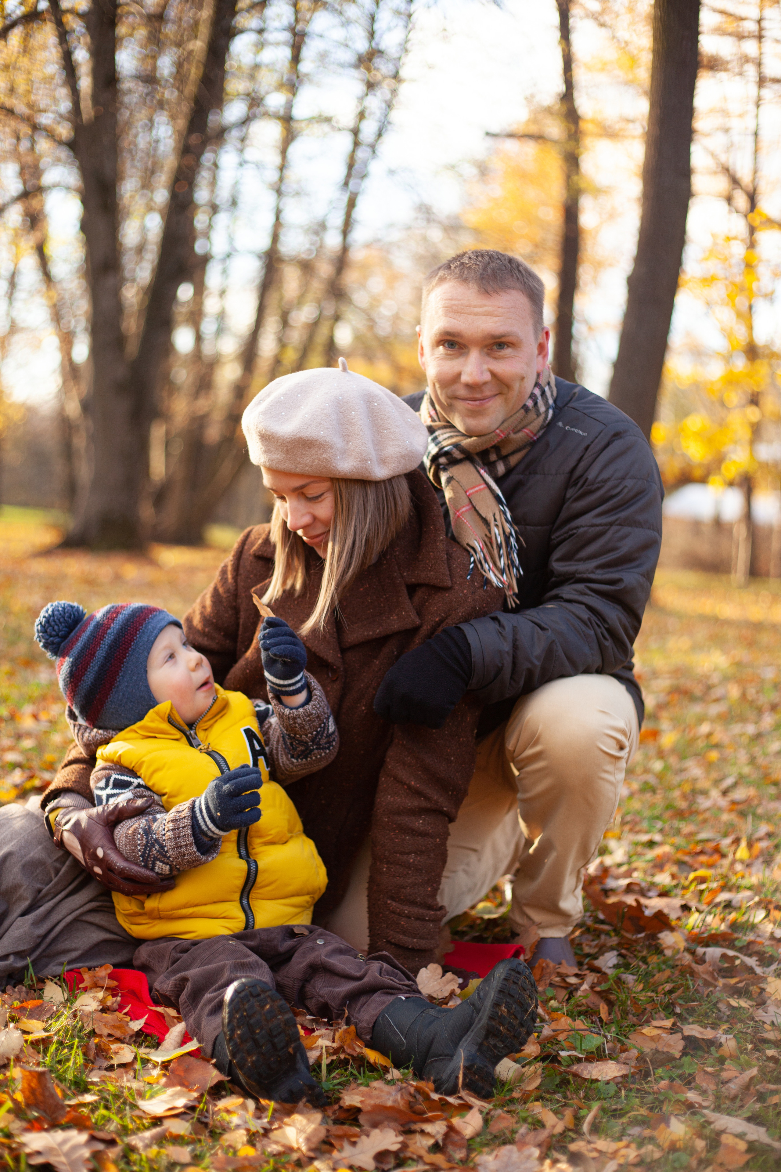 Осенняя фотосессия семьи с ребенком на острове Елагин. Детский и контент фотограф Надя Волкова Санкт-Петербург