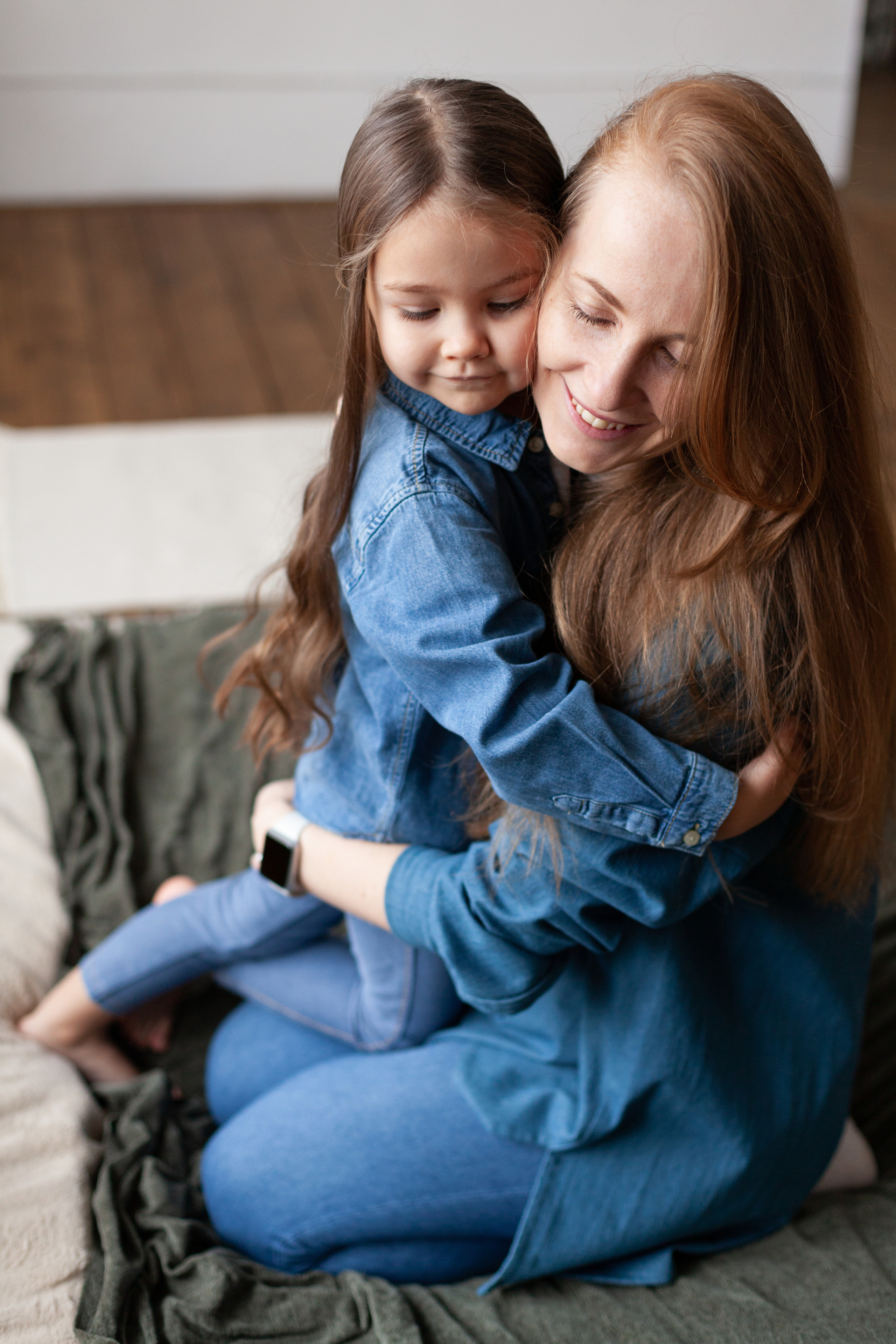 Студийная фотосессия мамы и дочки. Детский и контент фотограф Надя Волкова Санкт-Петербург