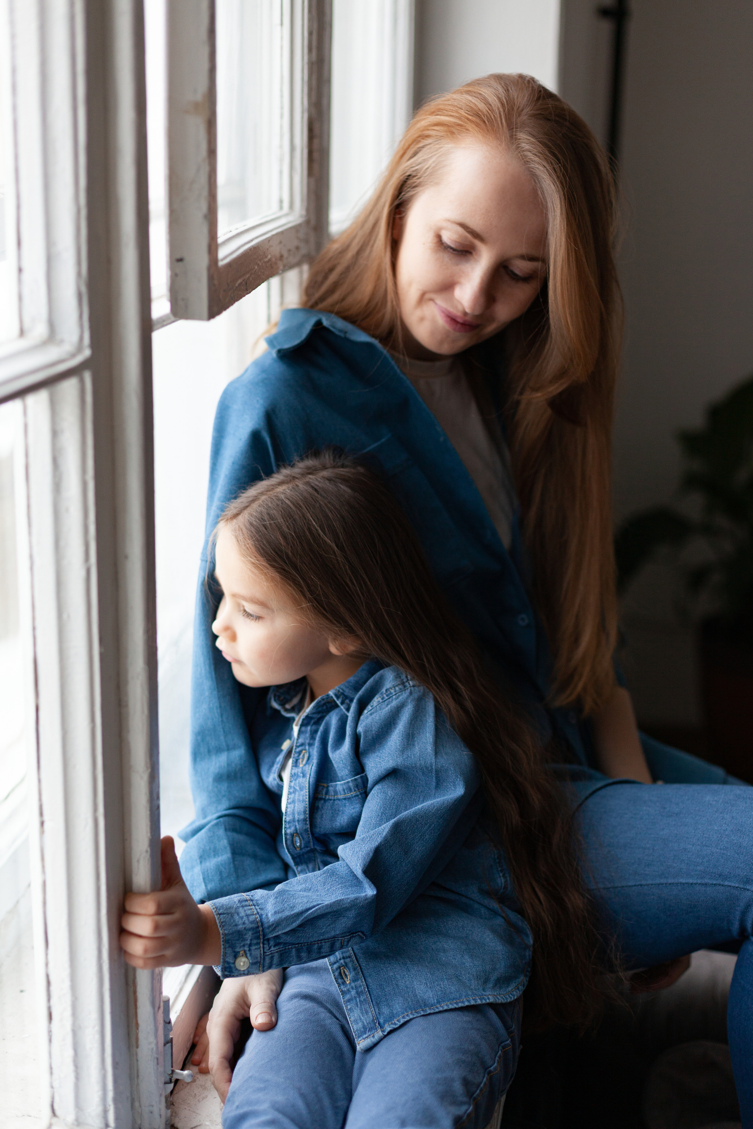 Студийная фотосессия мамы и дочки. Детский и контент фотограф Надя Волкова Санкт-Петербург