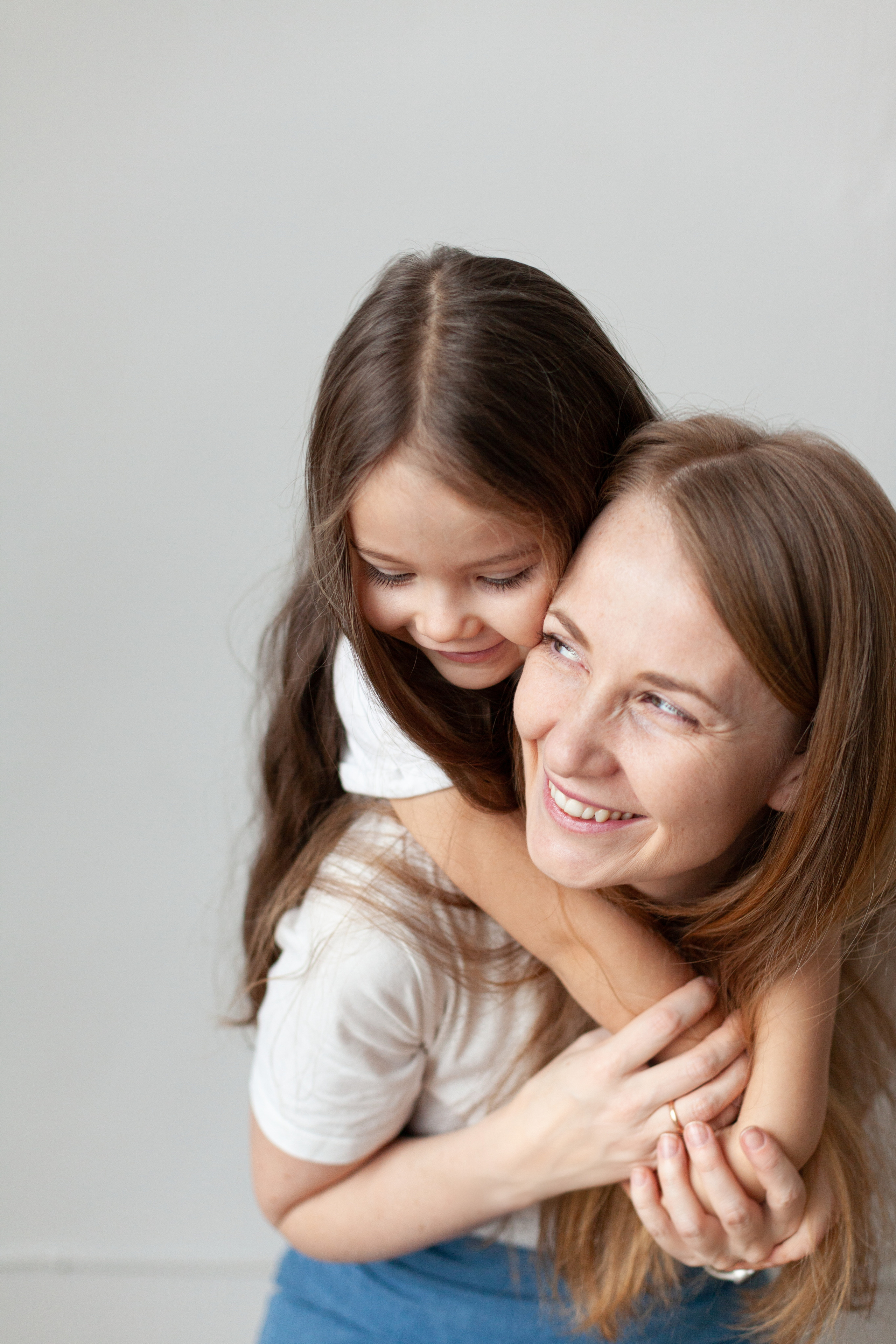 Студийная фотосессия мамы и дочки. Детский и контент фотограф Надя Волкова Санкт-Петербург
