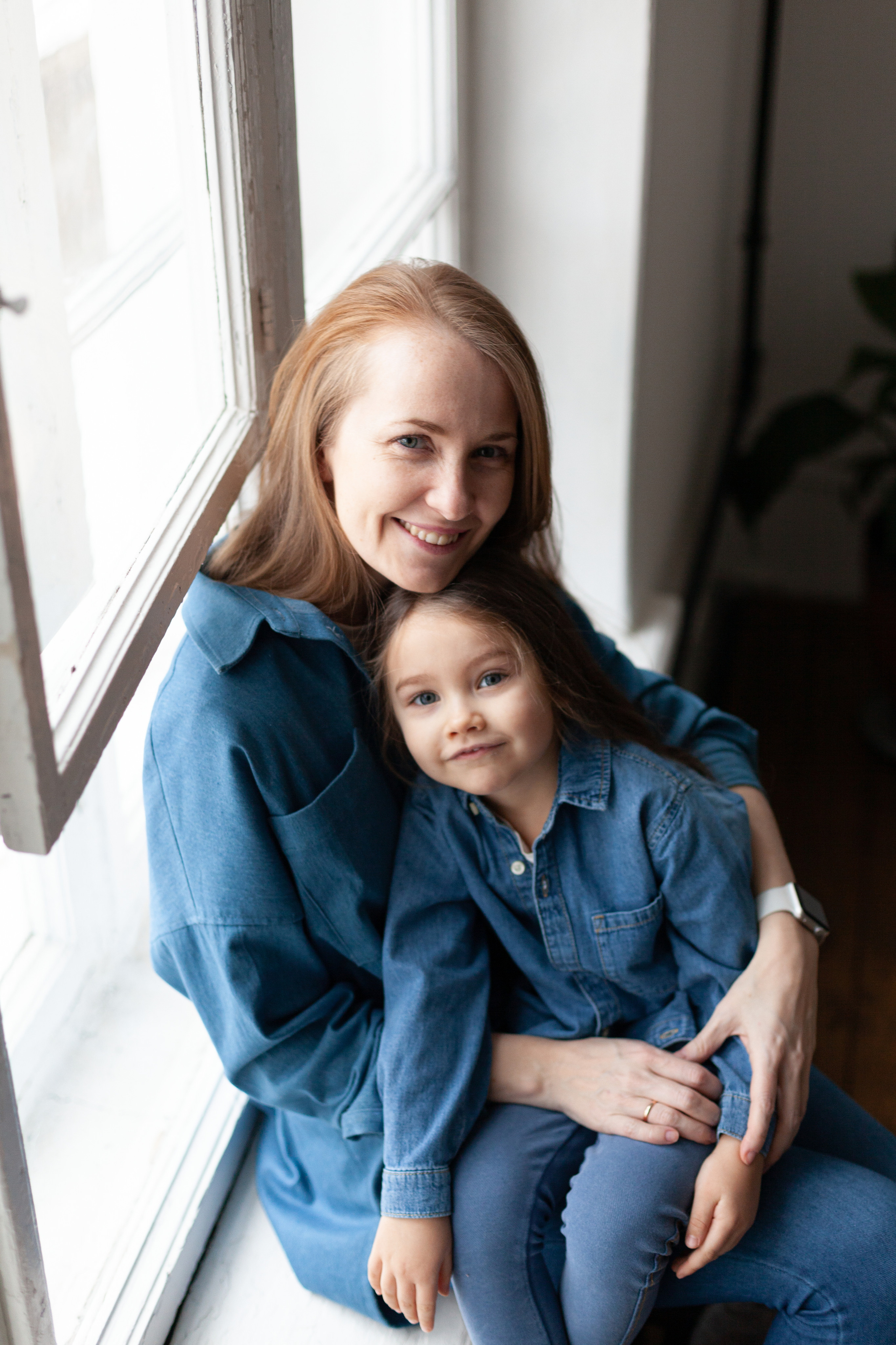 Студийная фотосессия мамы и дочки. Детский и контент фотограф Надя Волкова Санкт-Петербург