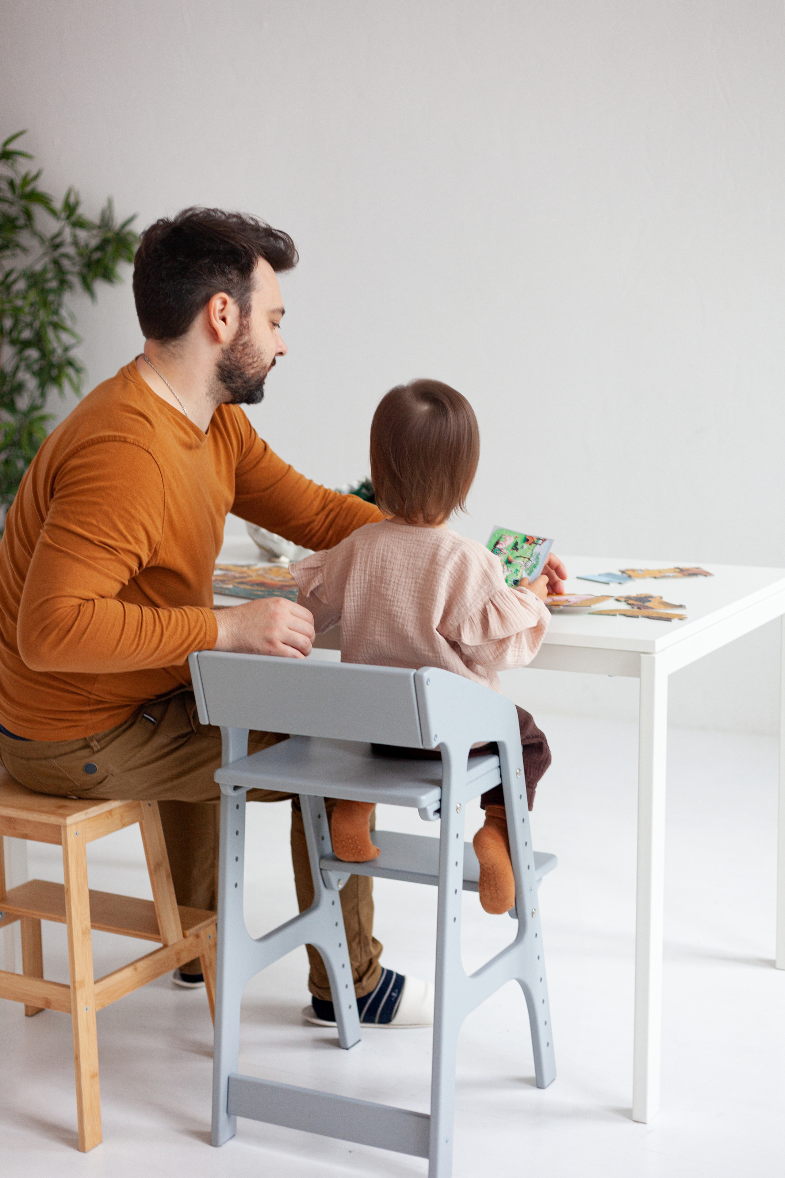 Фотосессия папы с дочкой в фотостудии. Детский и контент фотограф Надя Волкова Санкт-Петербург