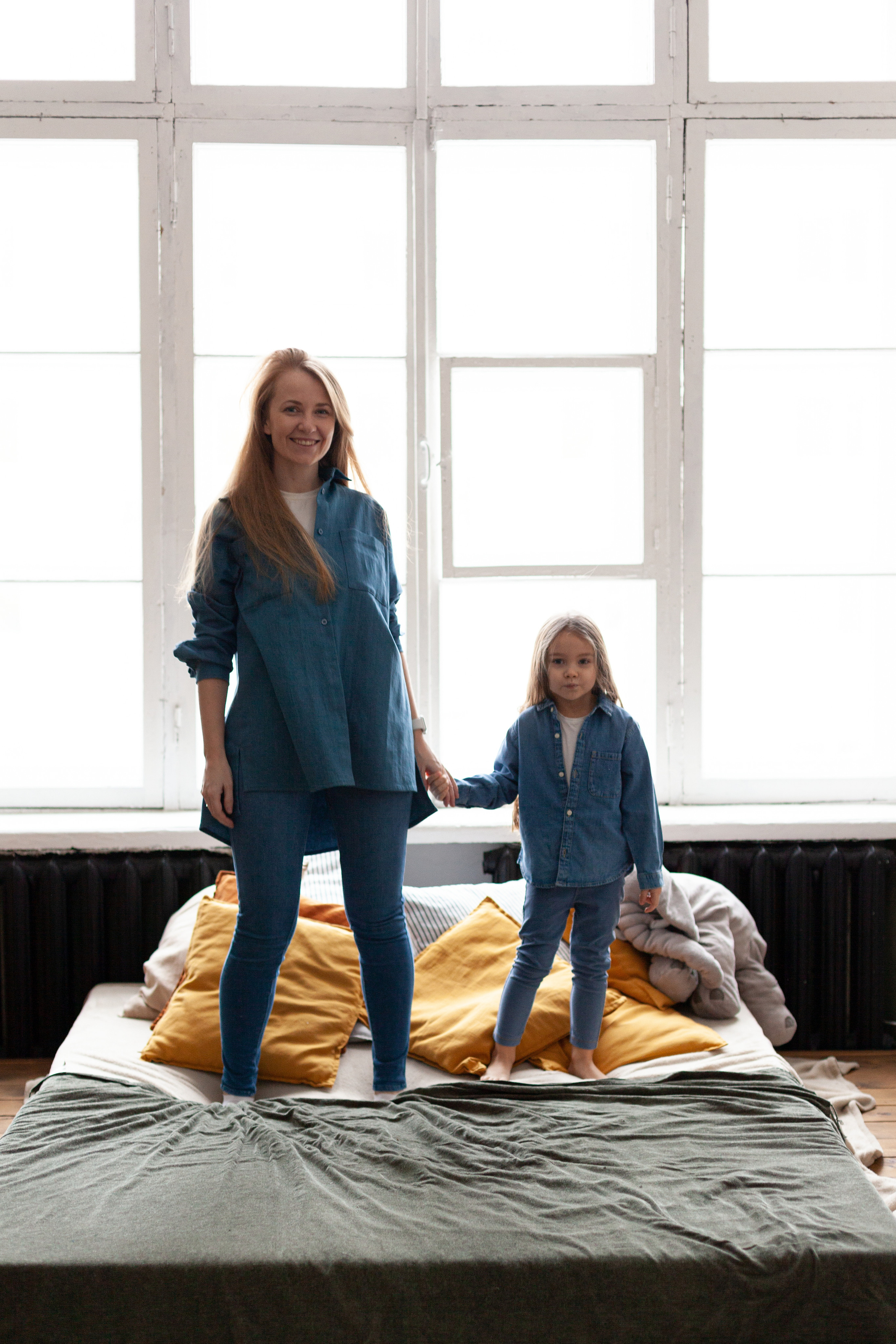 Студийная фотосессия мамы и дочки. Детский и контент фотограф Надя Волкова Санкт-Петербург